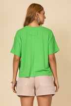 Blusa básica com detalhe de pesponto