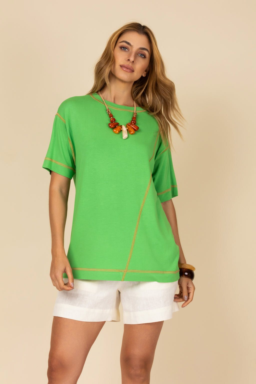 Blusa malha com recortes contrastantes