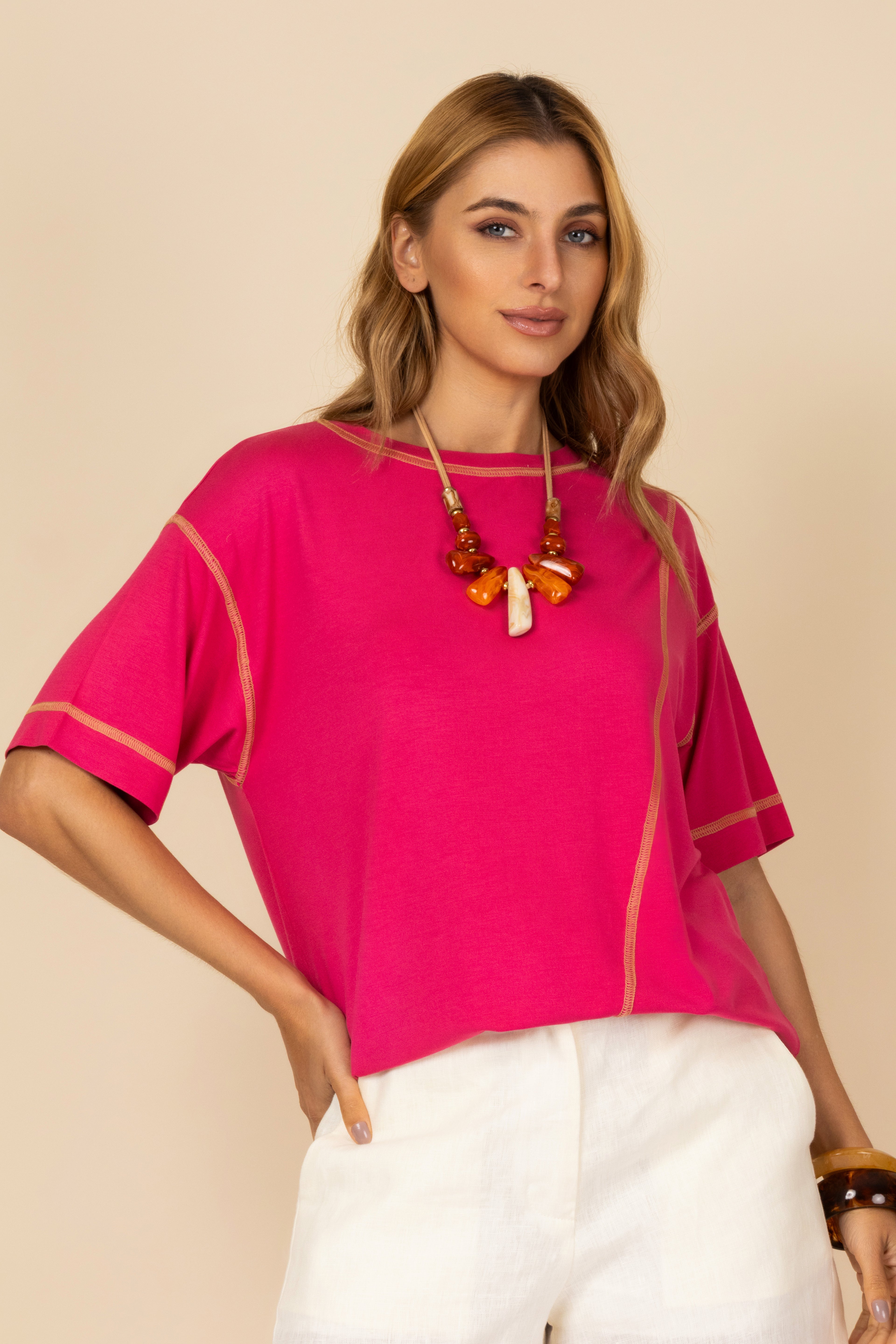 Blusa malha com recortes contrastantes
