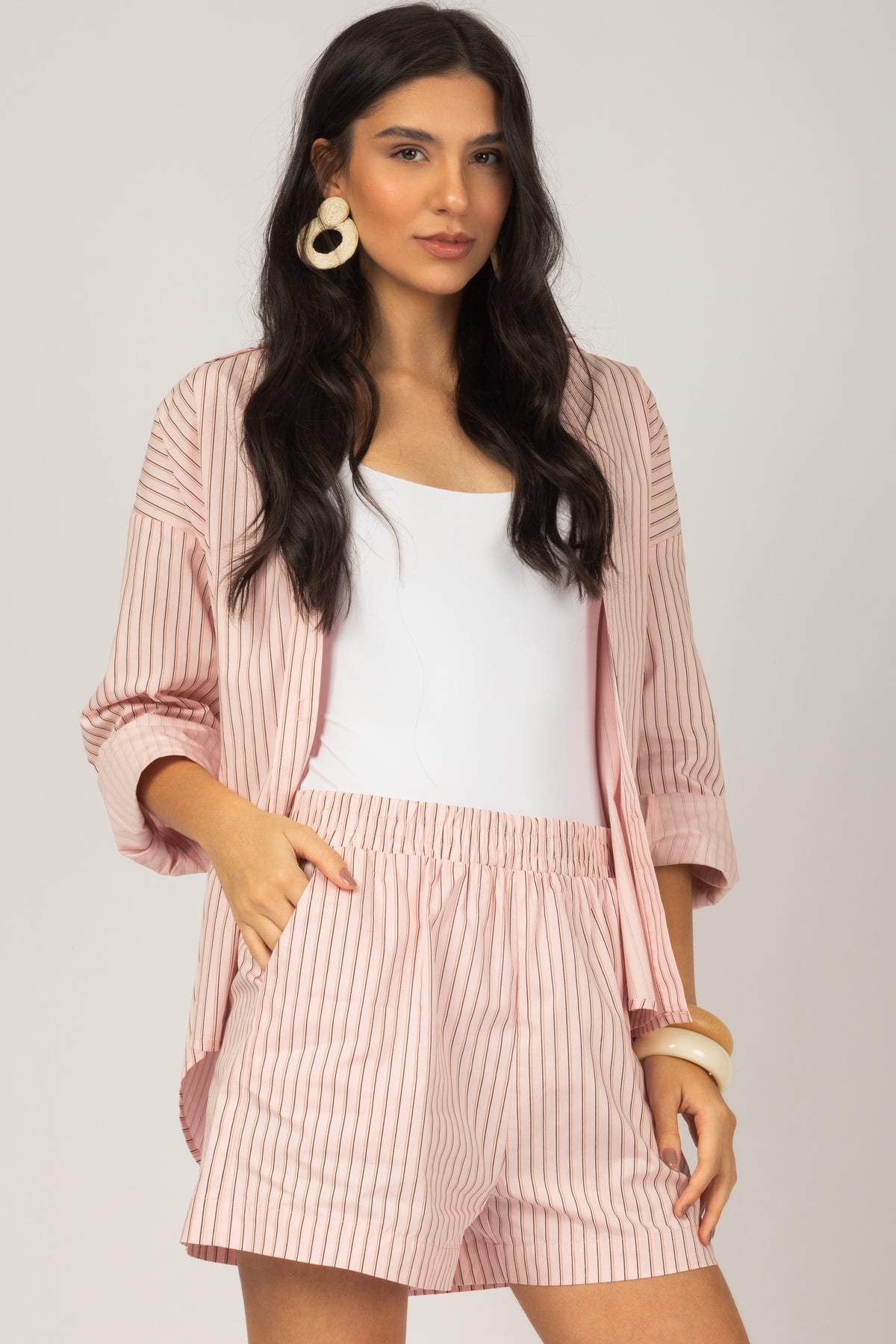 Conjunto listrado camisa e short com elástico
