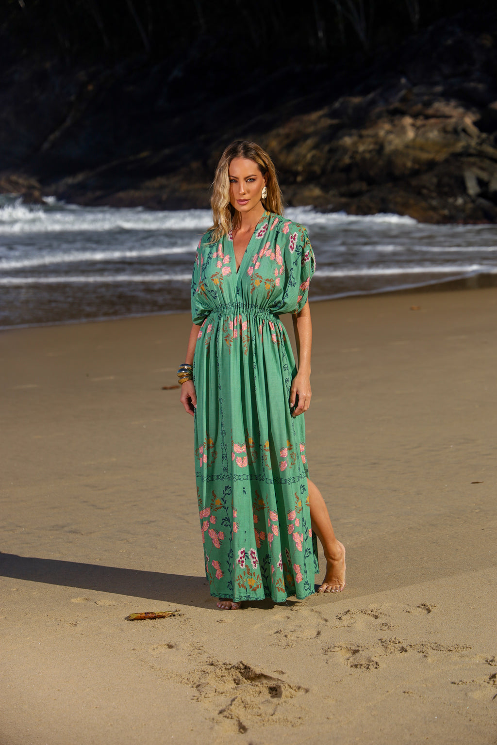 Vestido longo estampado com decote V