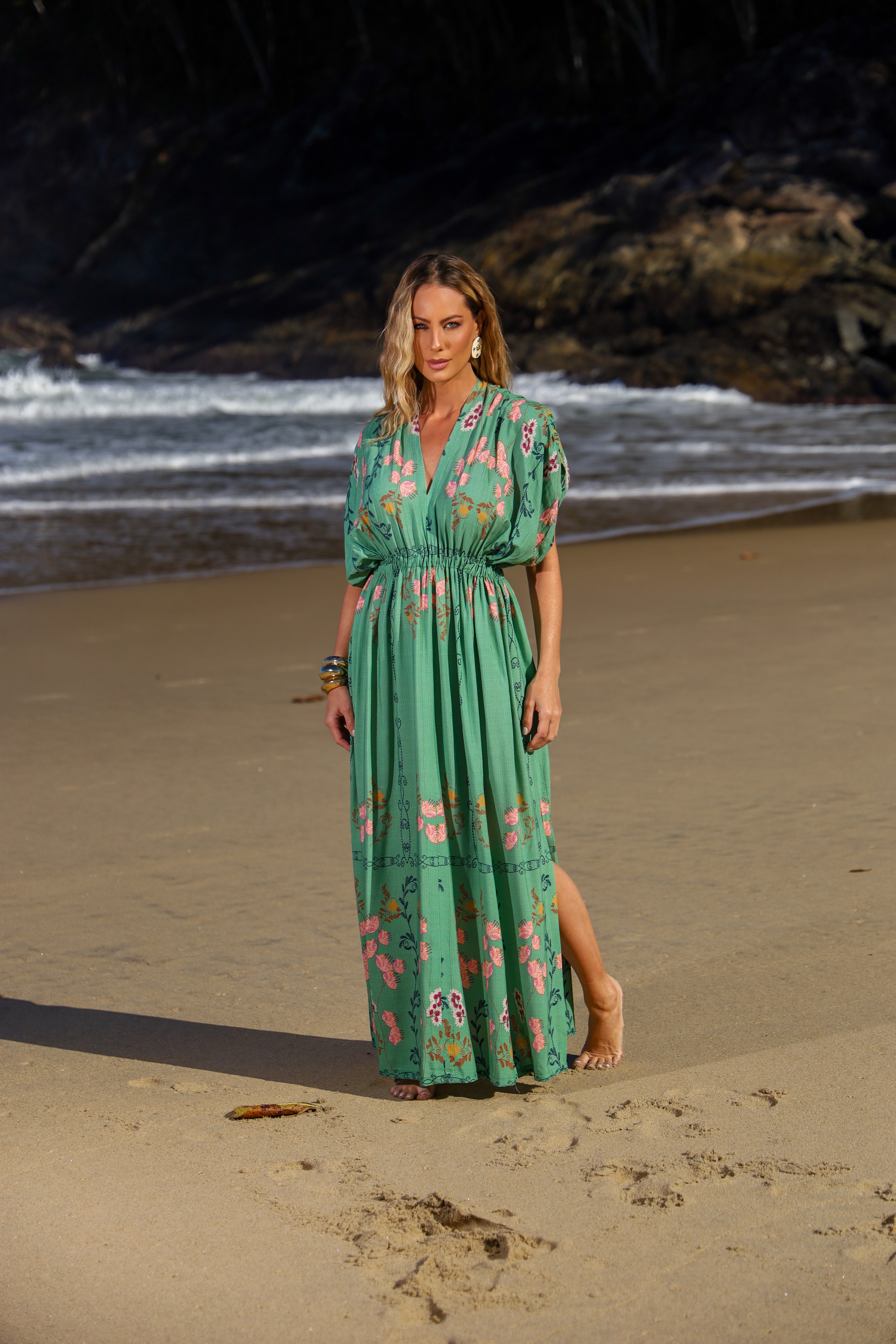 Vestido longo estampado com decote V