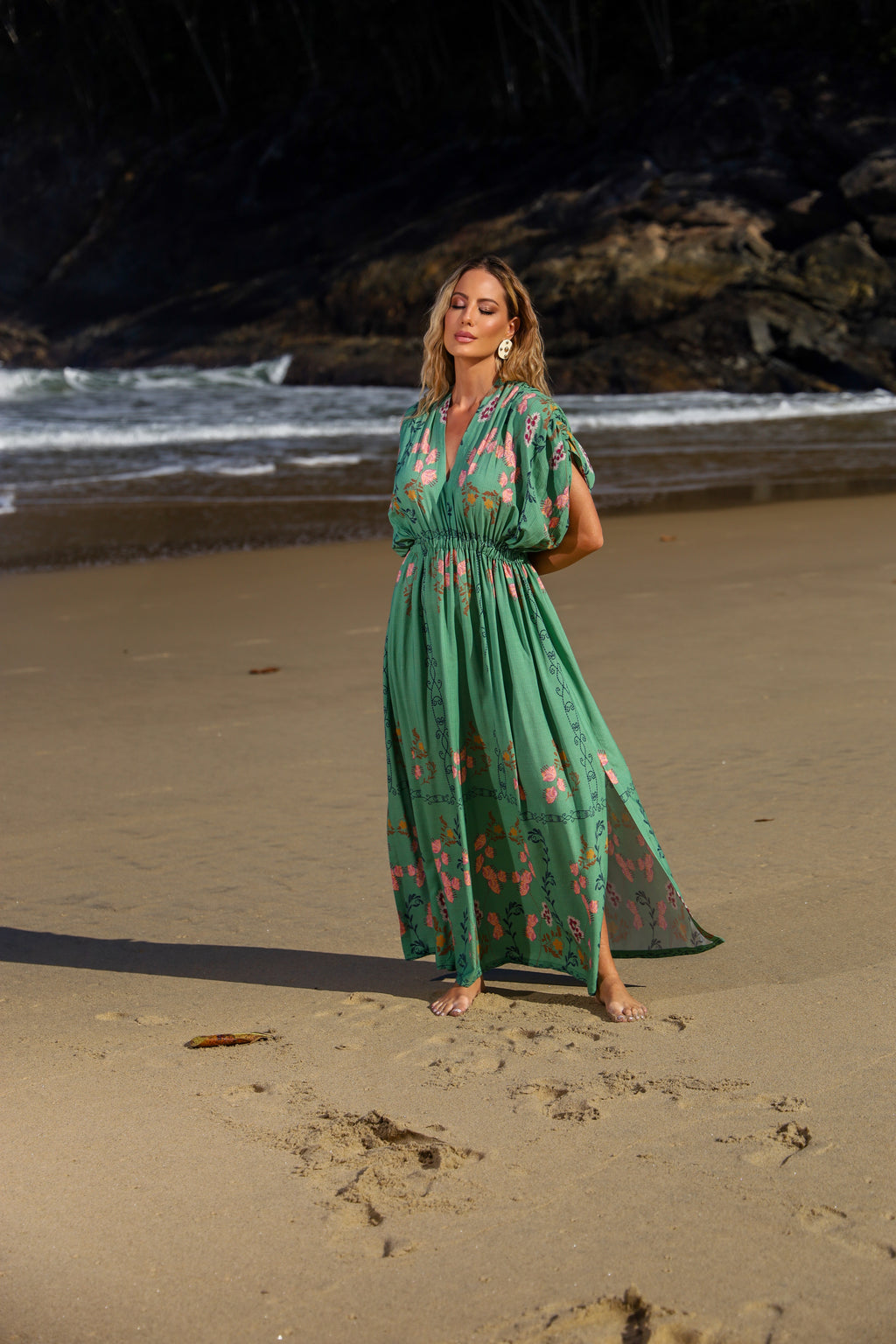 Vestido longo estampado com decote V