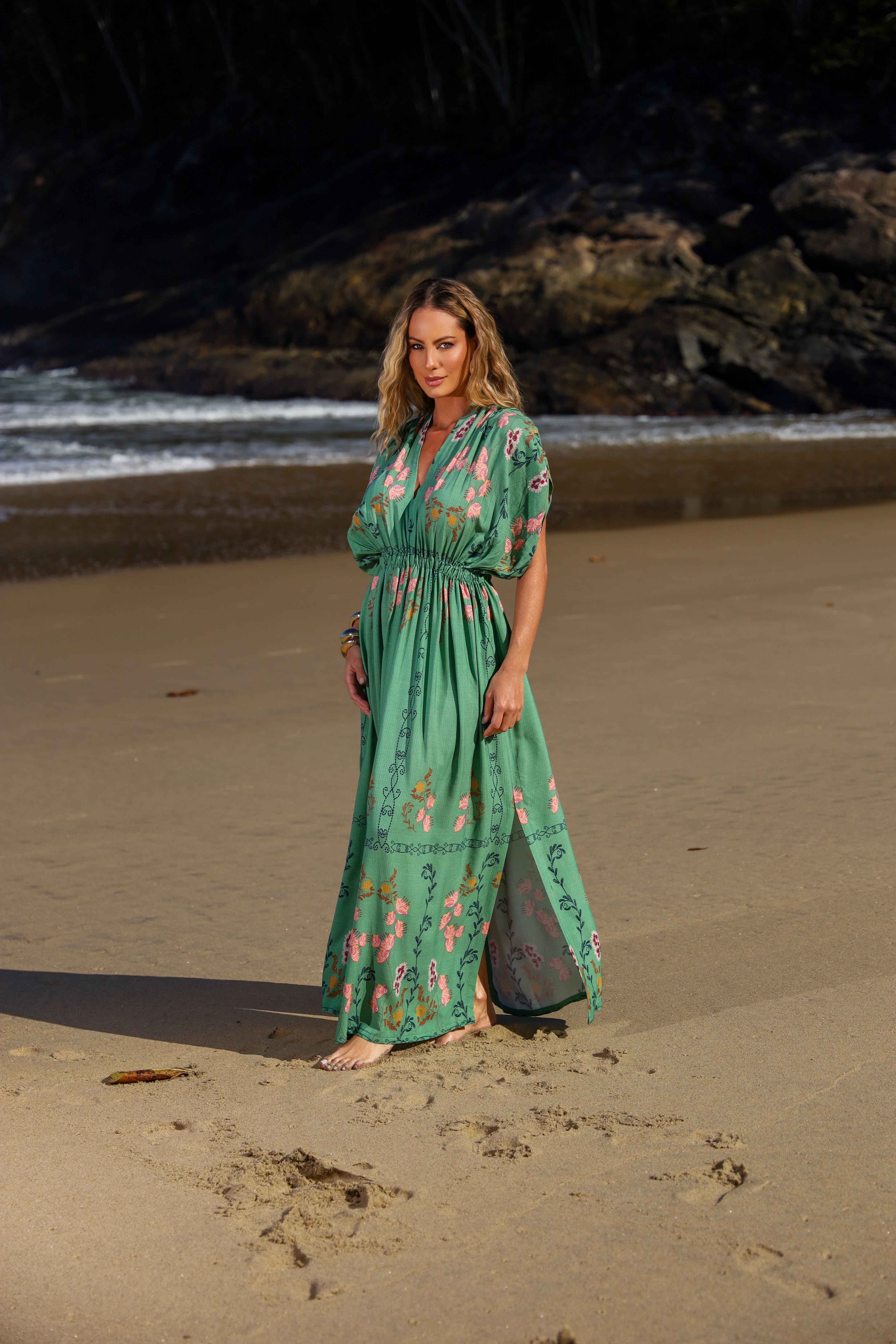 Vestido longo estampado com decote V