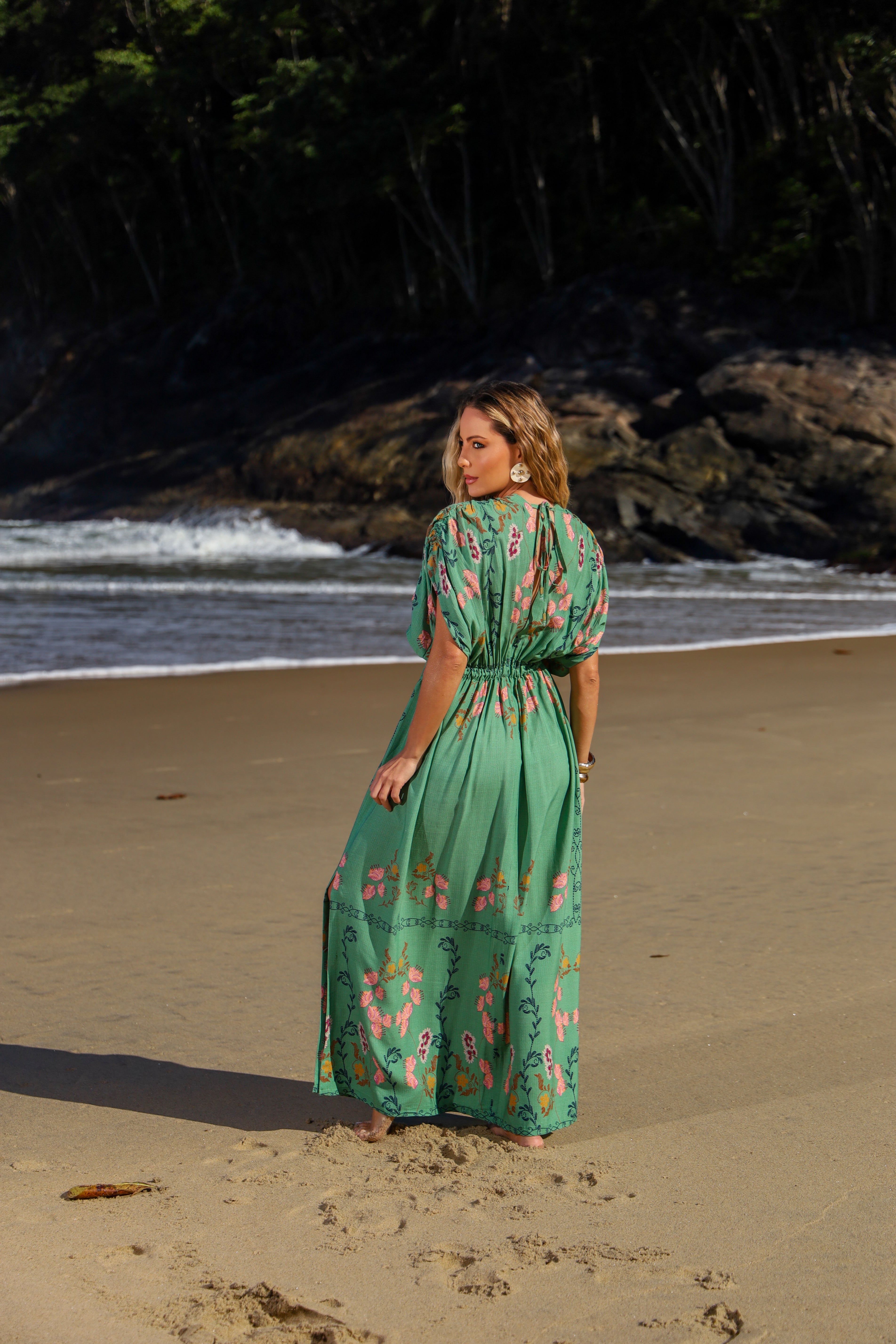 Vestido longo estampado com decote V