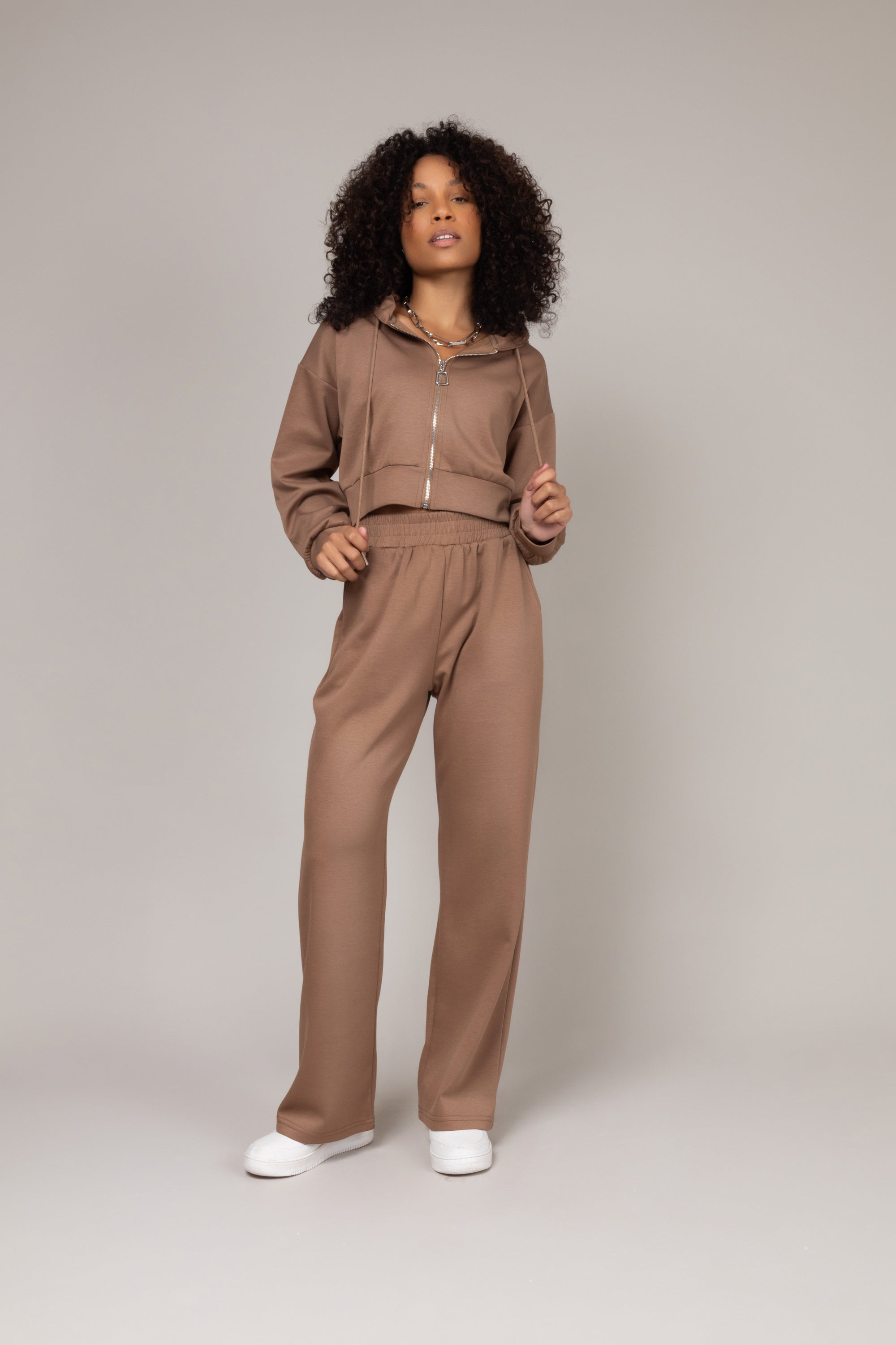 Conjunto jaqueta cropped com calça