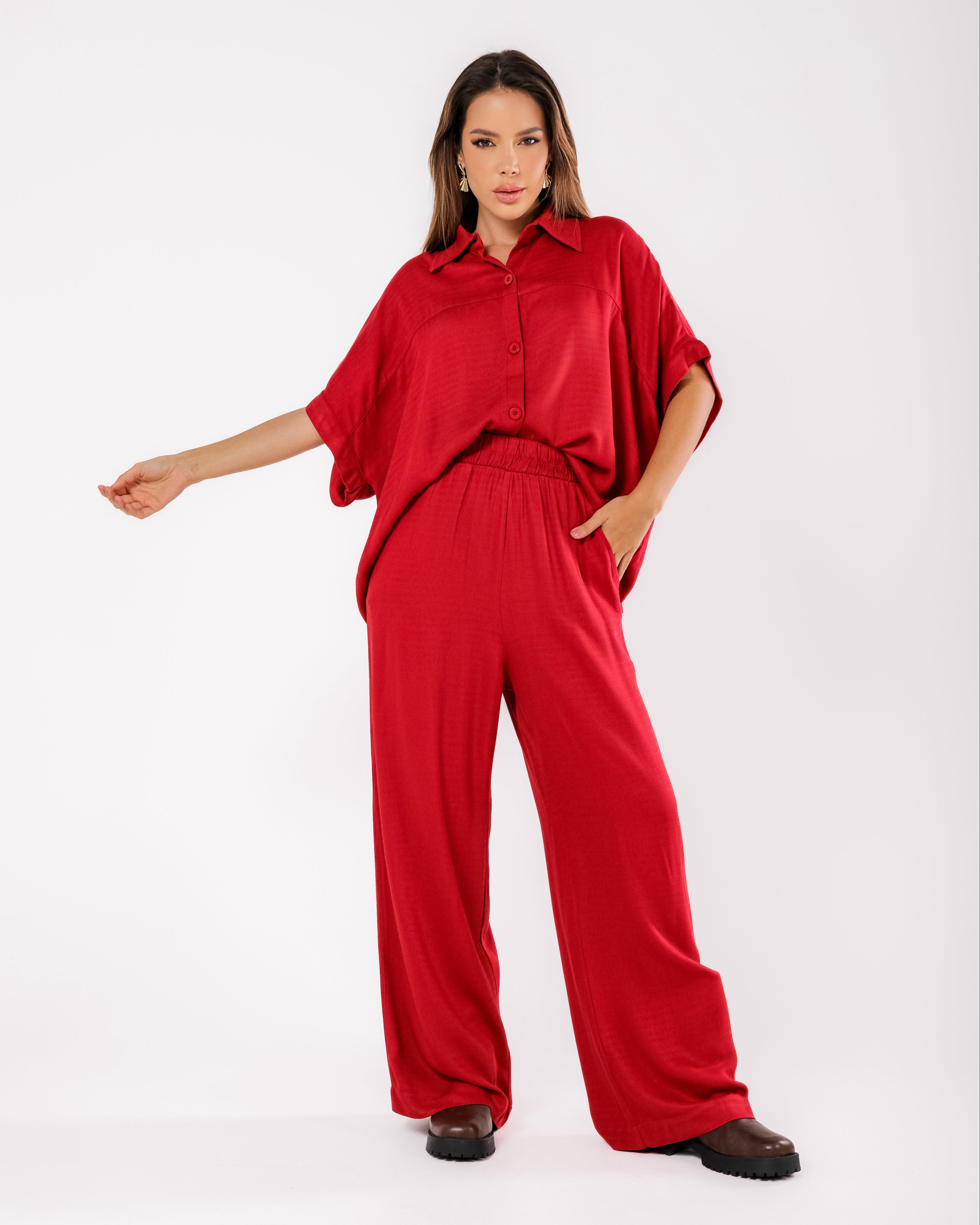 Calça pantalona em viscose maquinetada