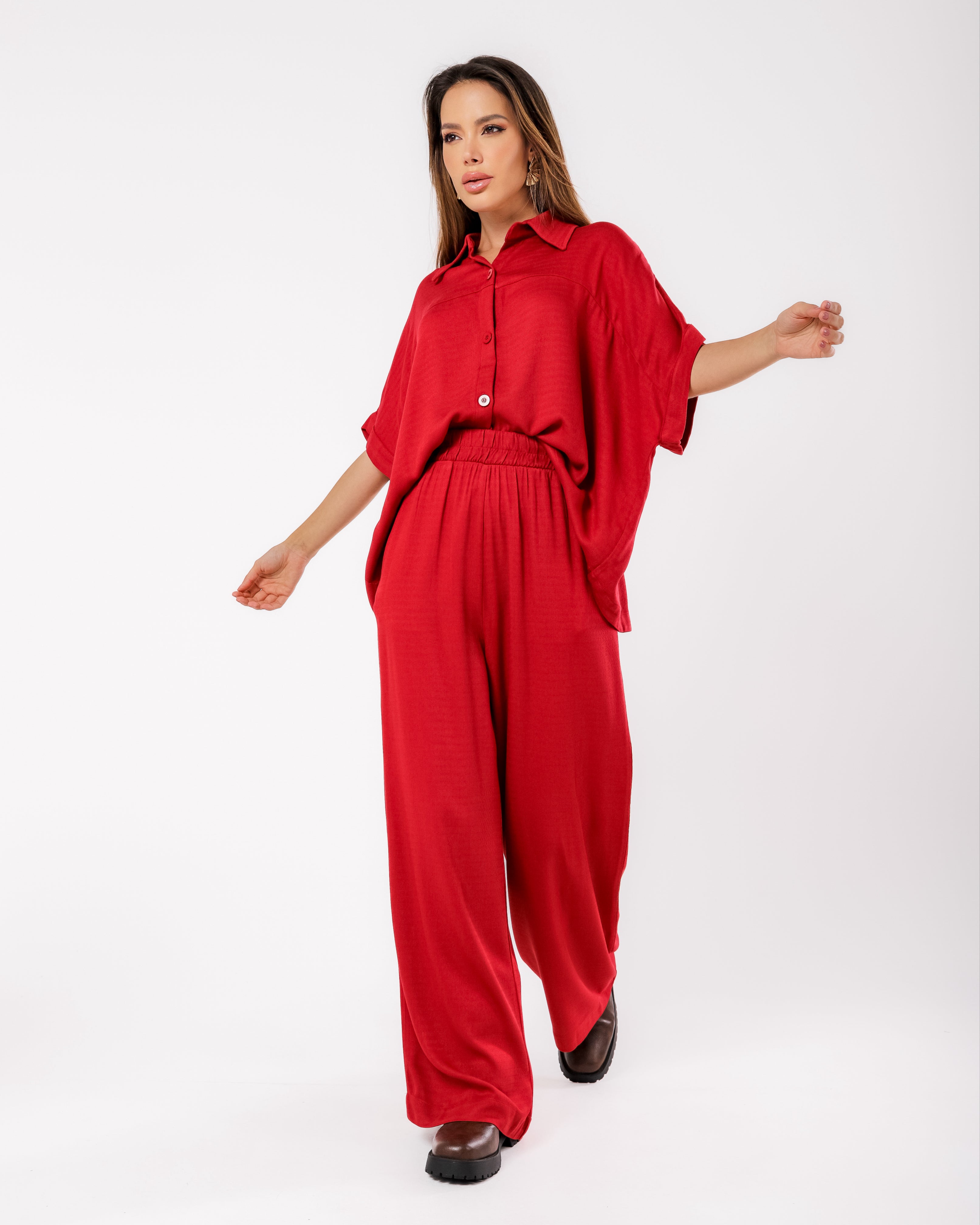 Calça pantalona em viscose maquinetada