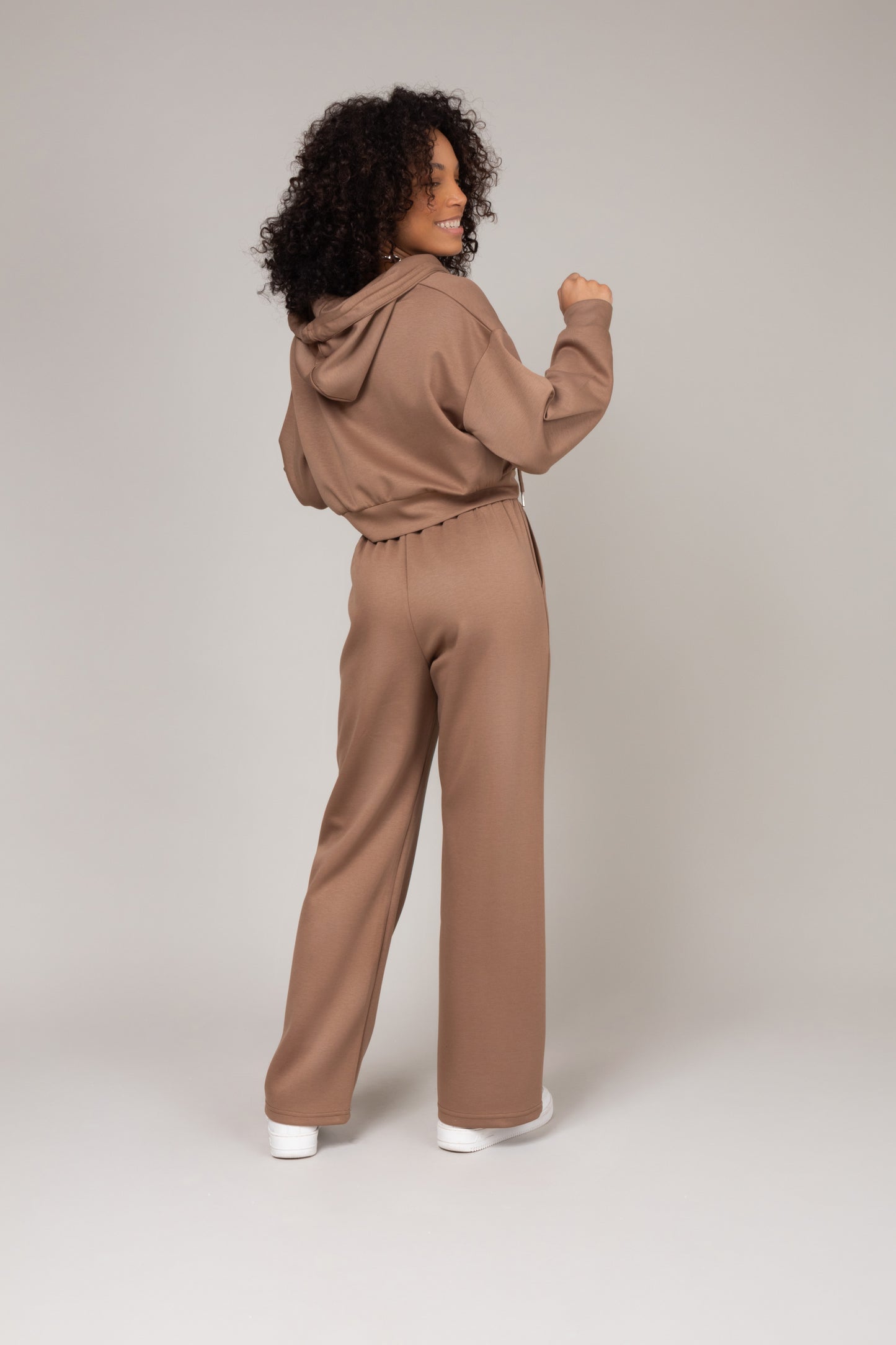 Conjunto jaqueta cropped com calça