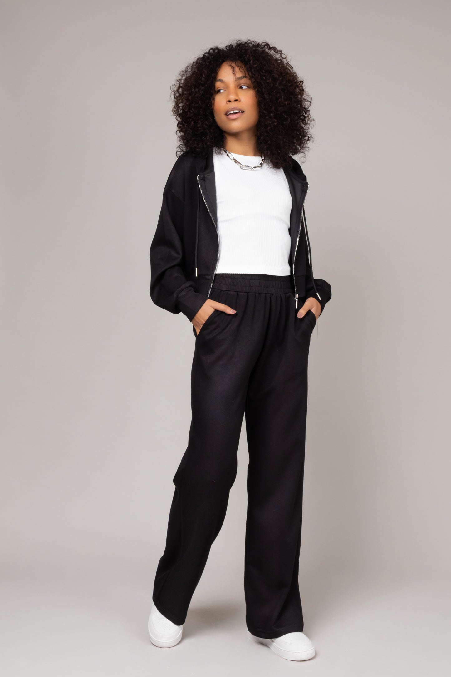Conjunto jaqueta cropped com calça