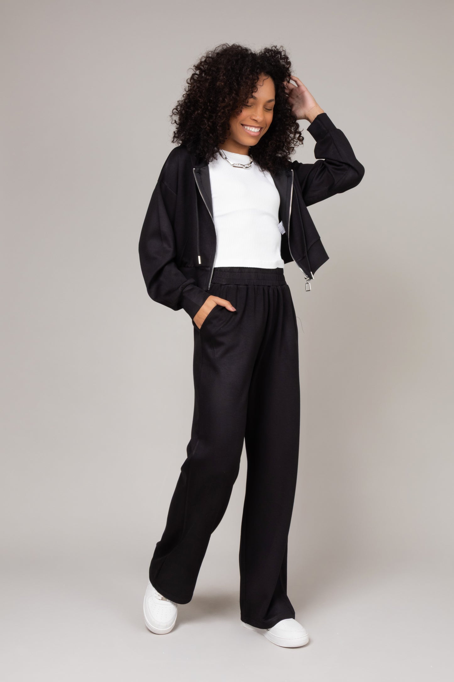 Conjunto jaqueta cropped com calça