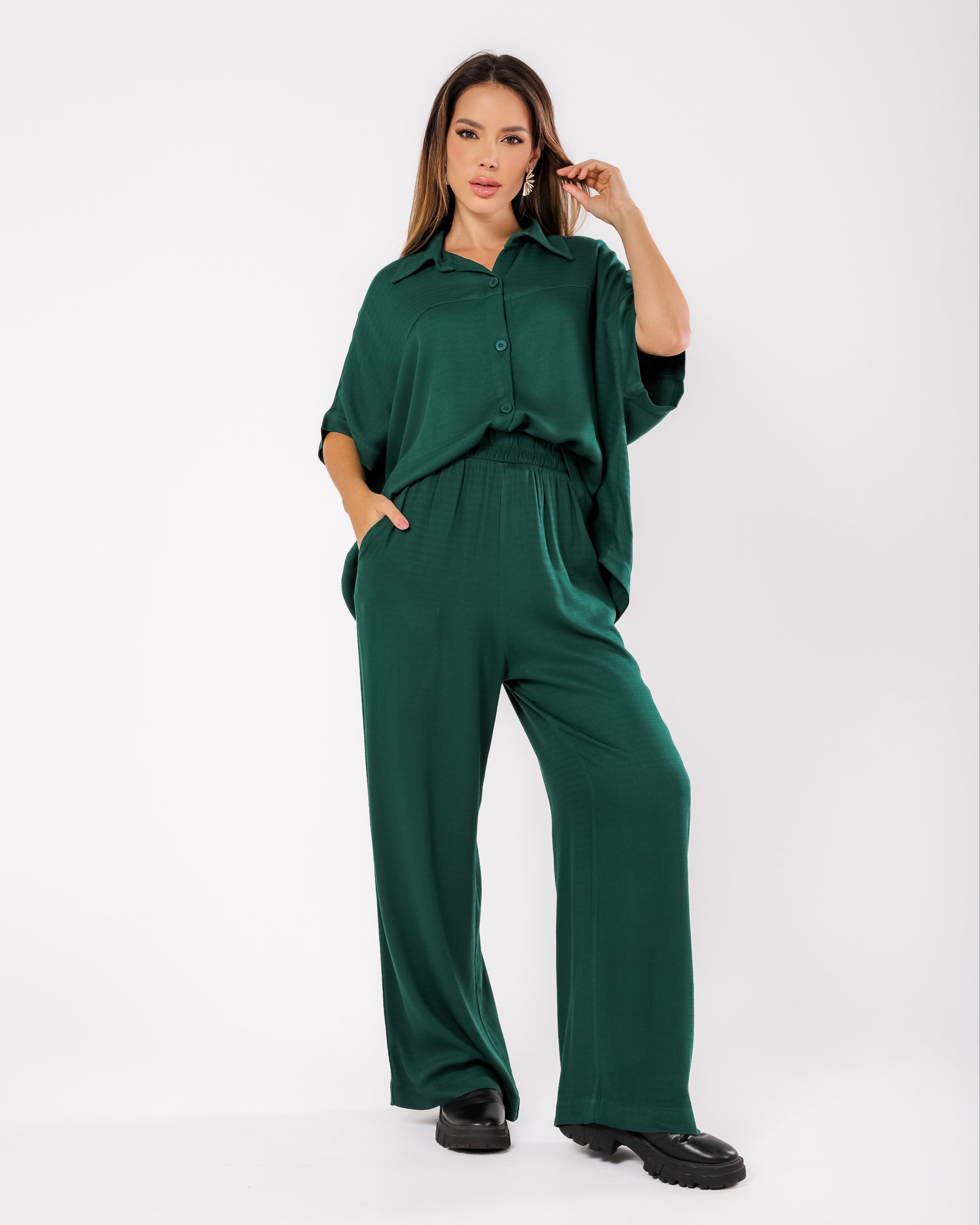 Calça pantalona em viscose maquinetada