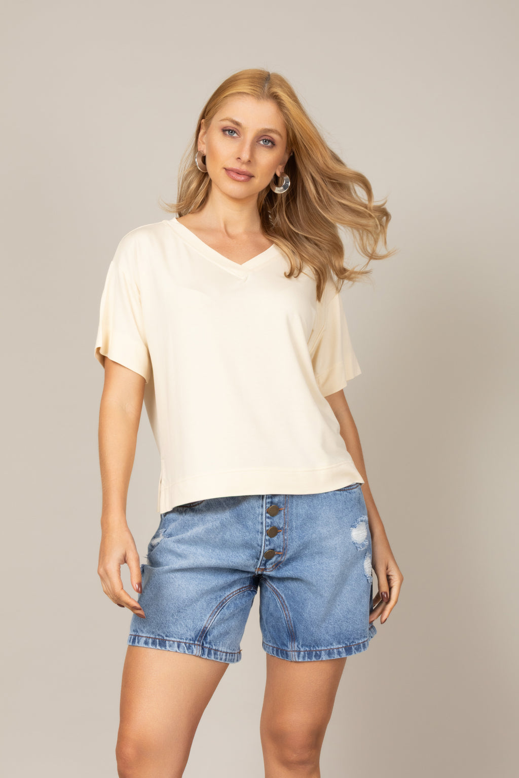 Blusa básica decote v em malha