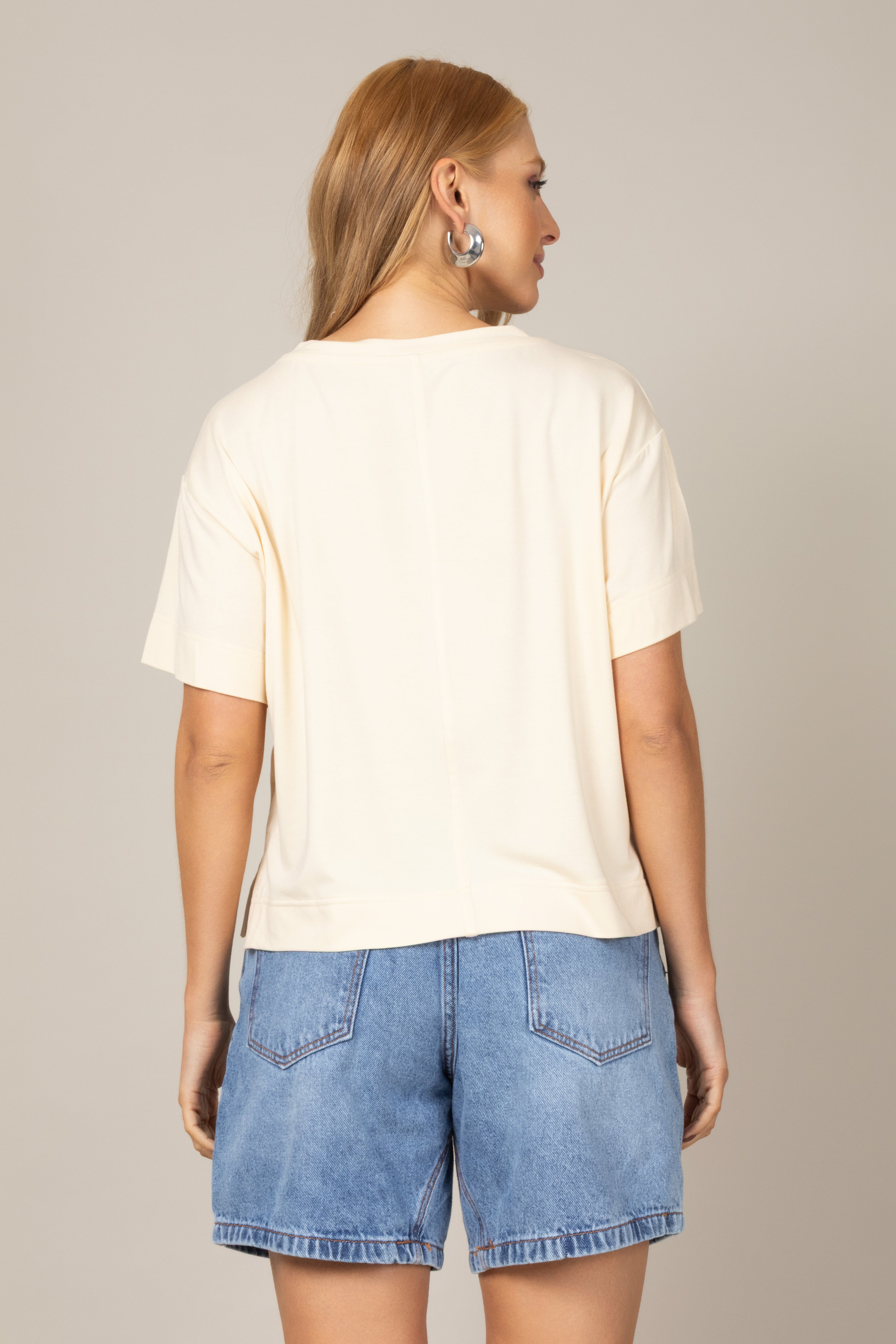 Blusa básica decote v em malha
