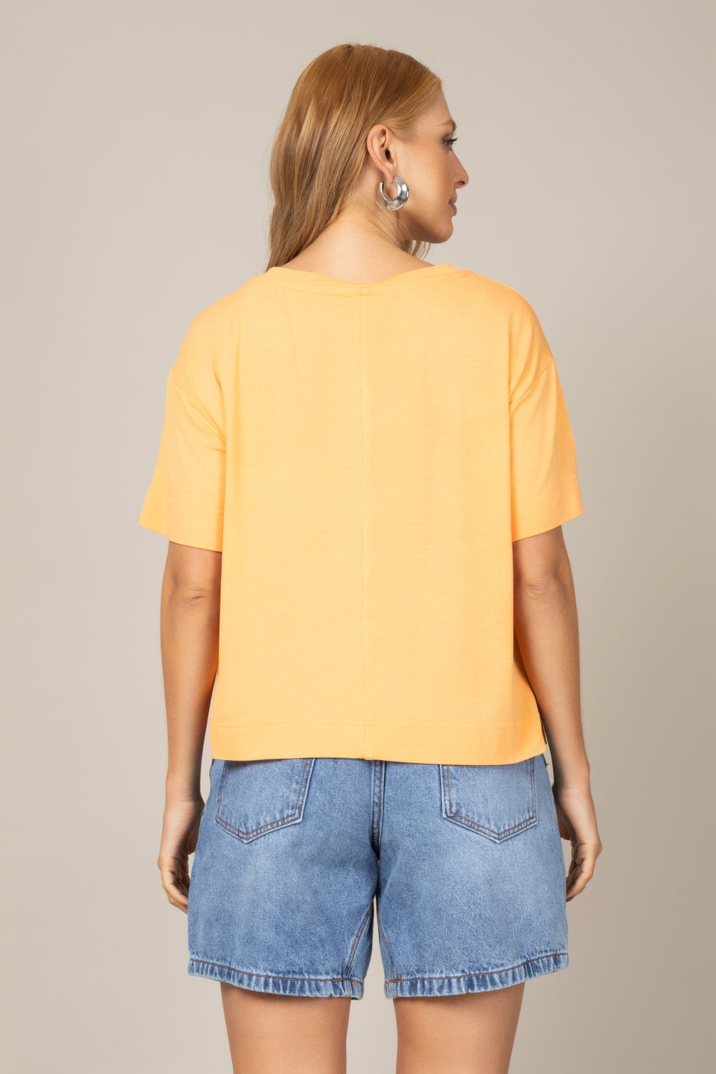 Blusa básica decote v em malha