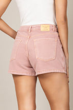 Short jeans reto com detalhes