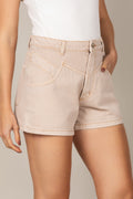 Short jeans reto com detalhes