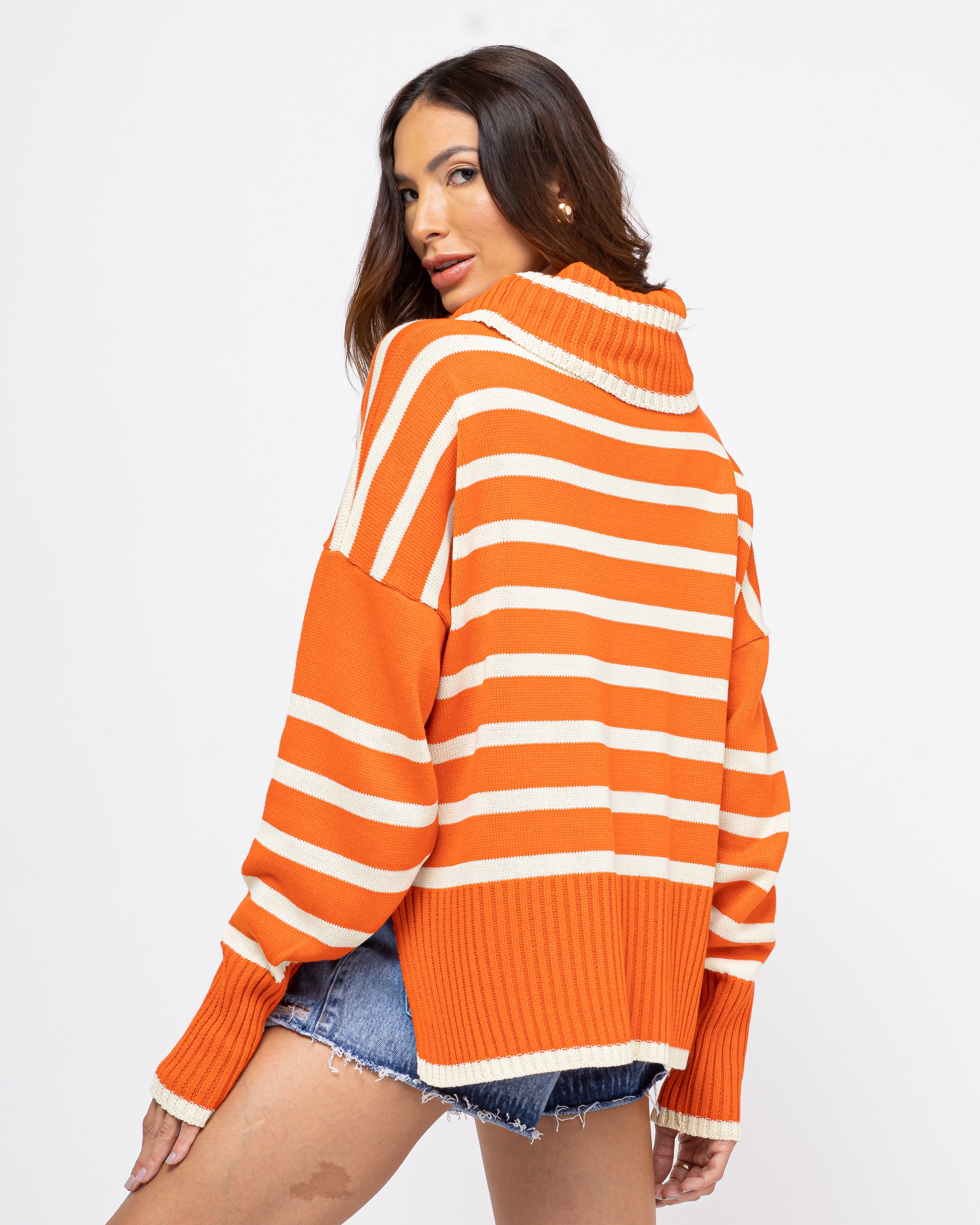 Blusa tricot com gola boba