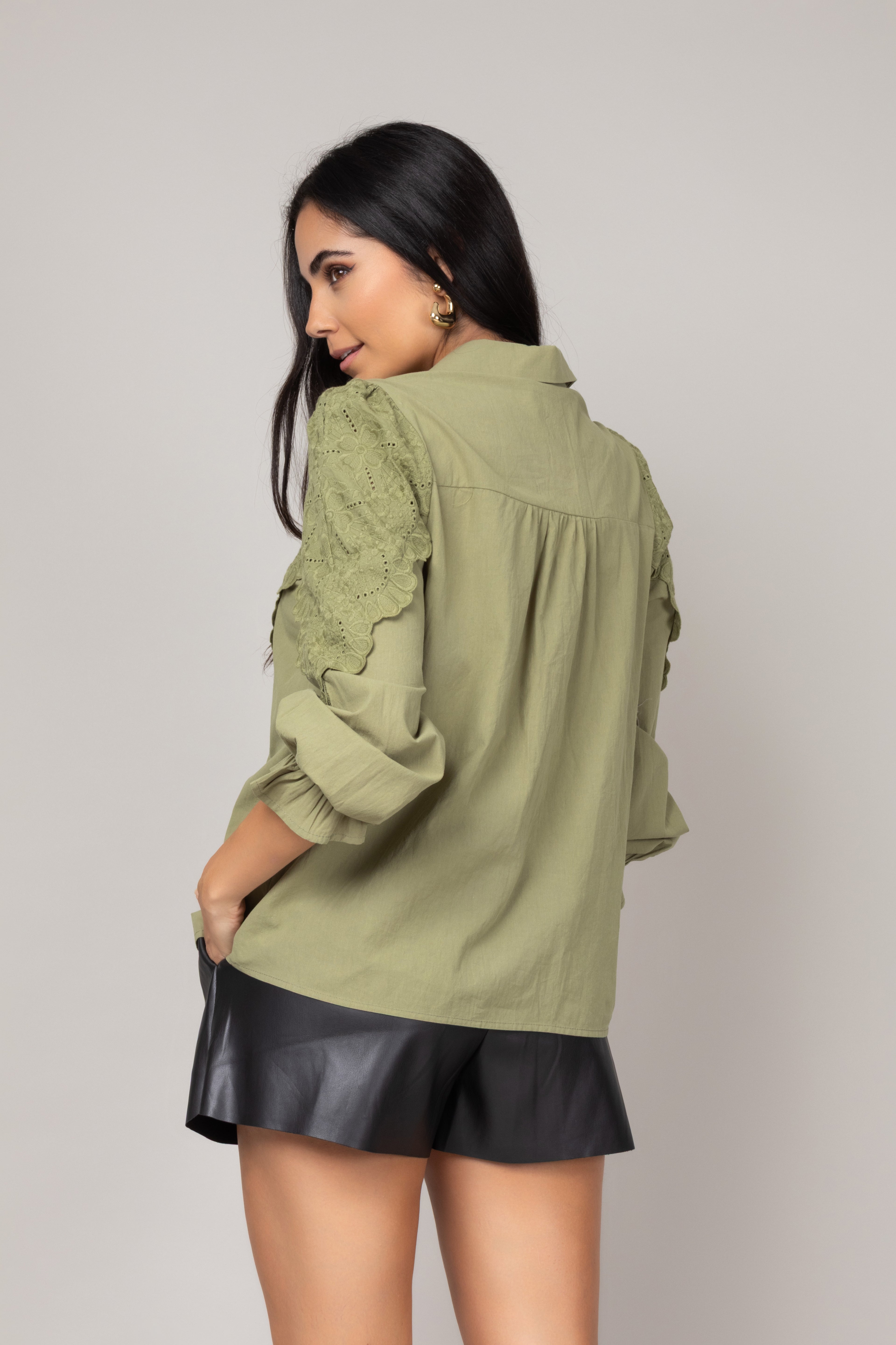 Camisa social com renda