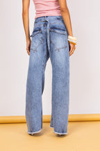 Calça jeans com recorte
