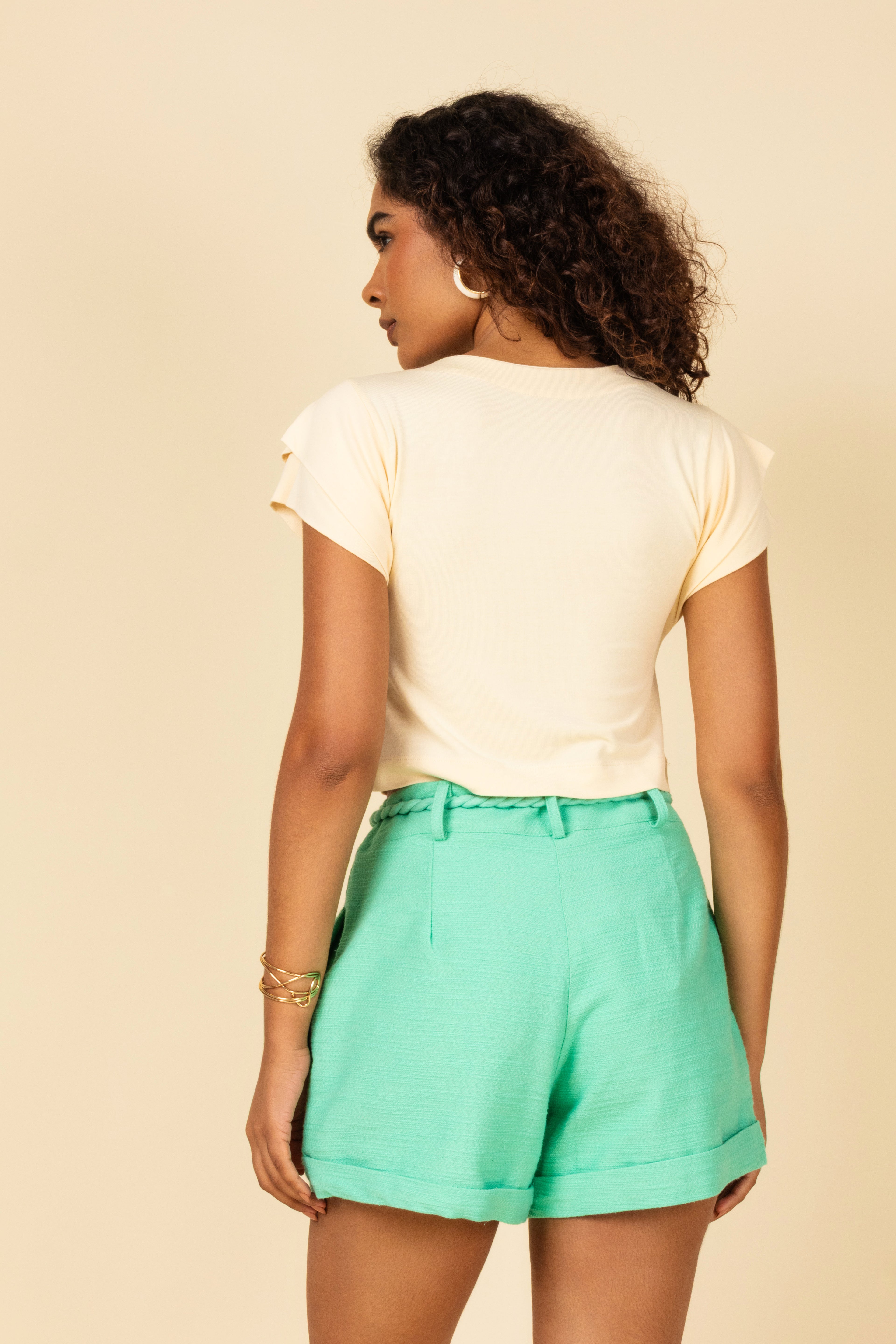 Blusa cropped em malha canelada