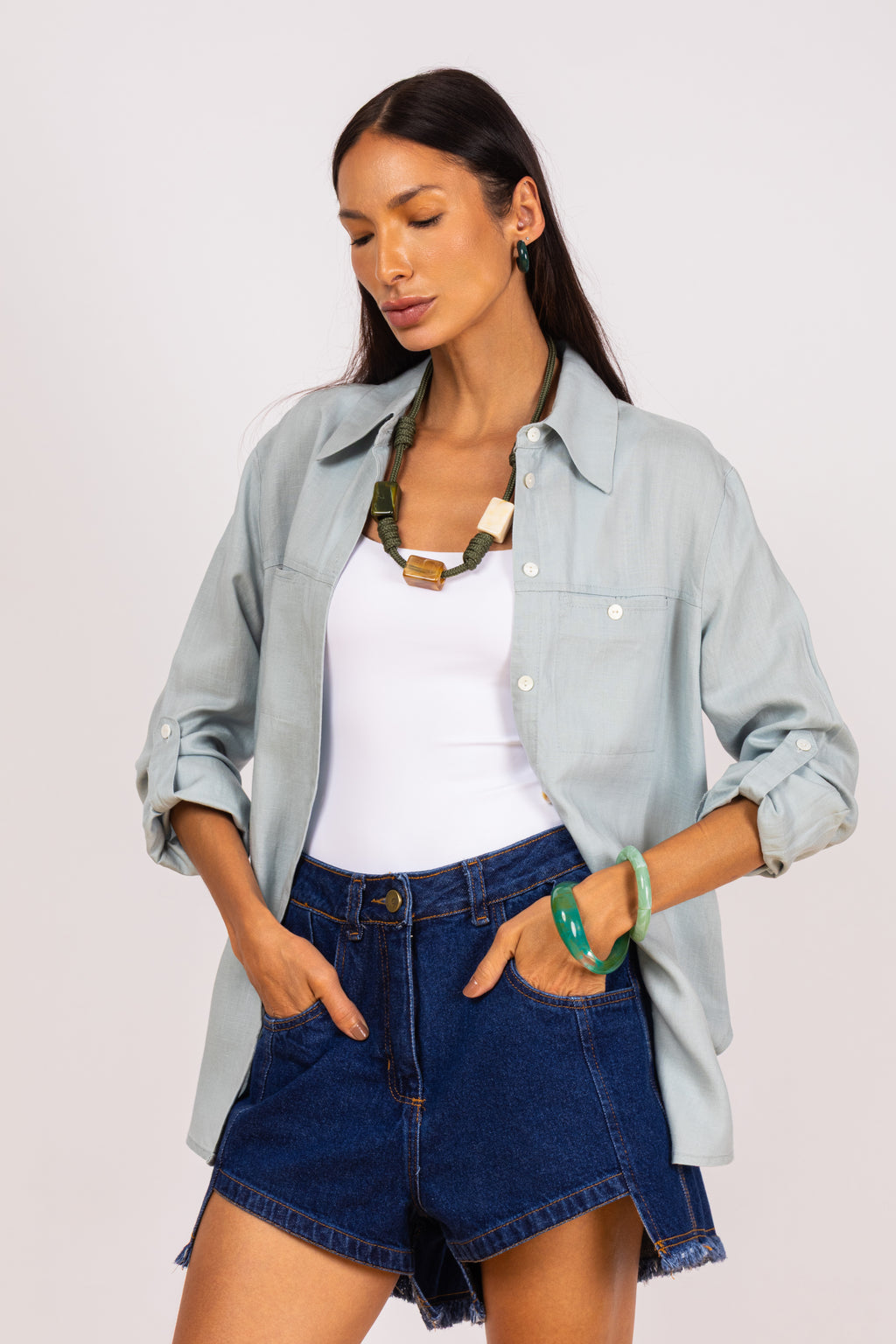 shorts jeans com recortes