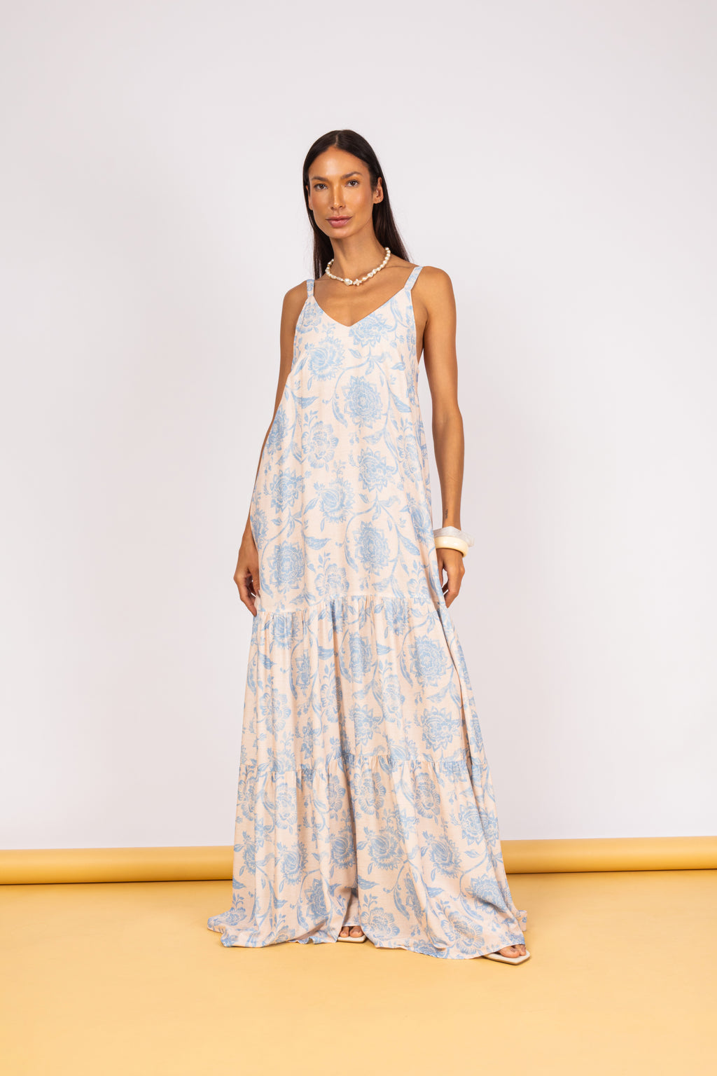 Vestido Longo Floral em Camadas