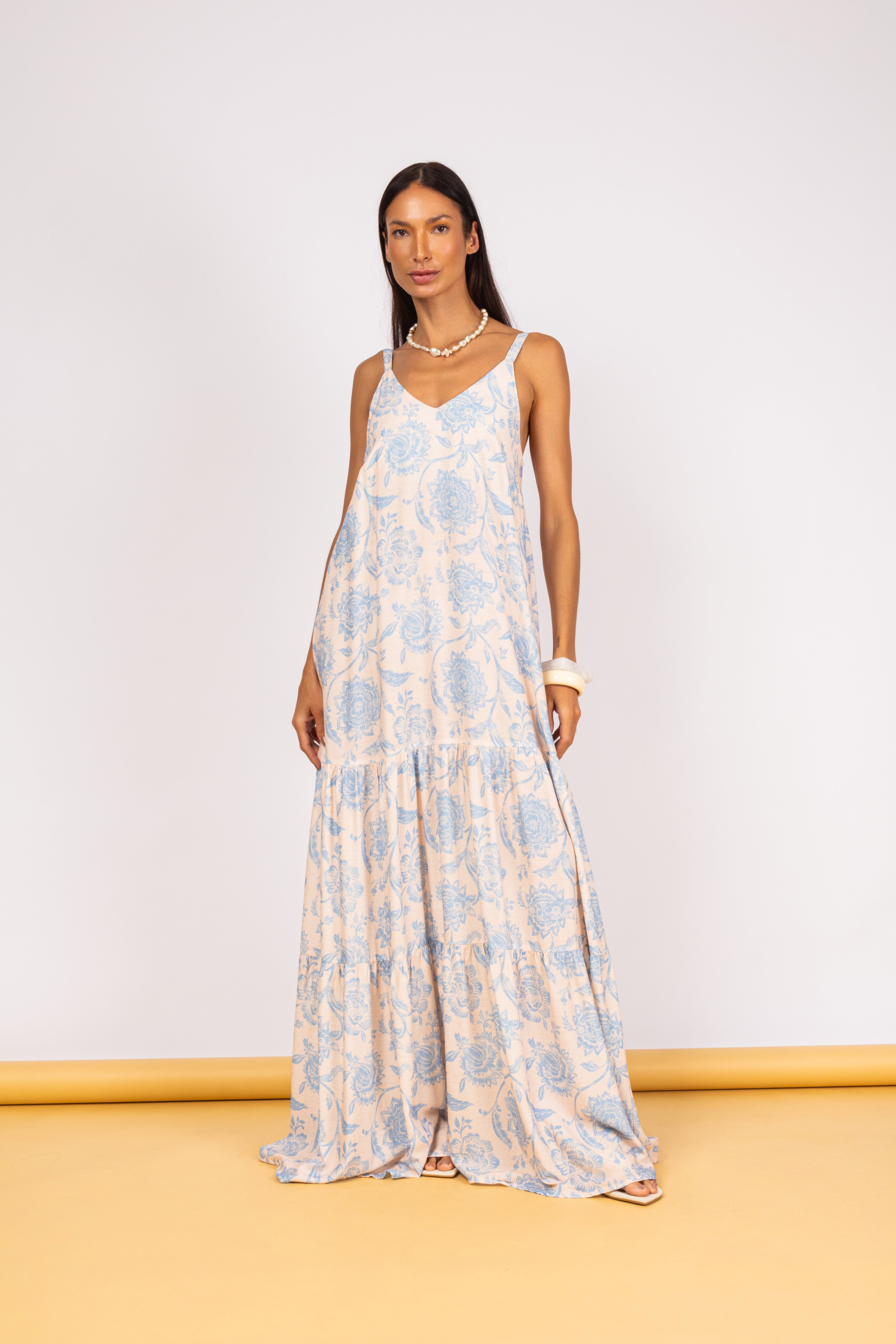 Vestido Longo Floral em Camadas
