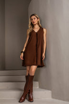 Vestido curto com detalhes em franja