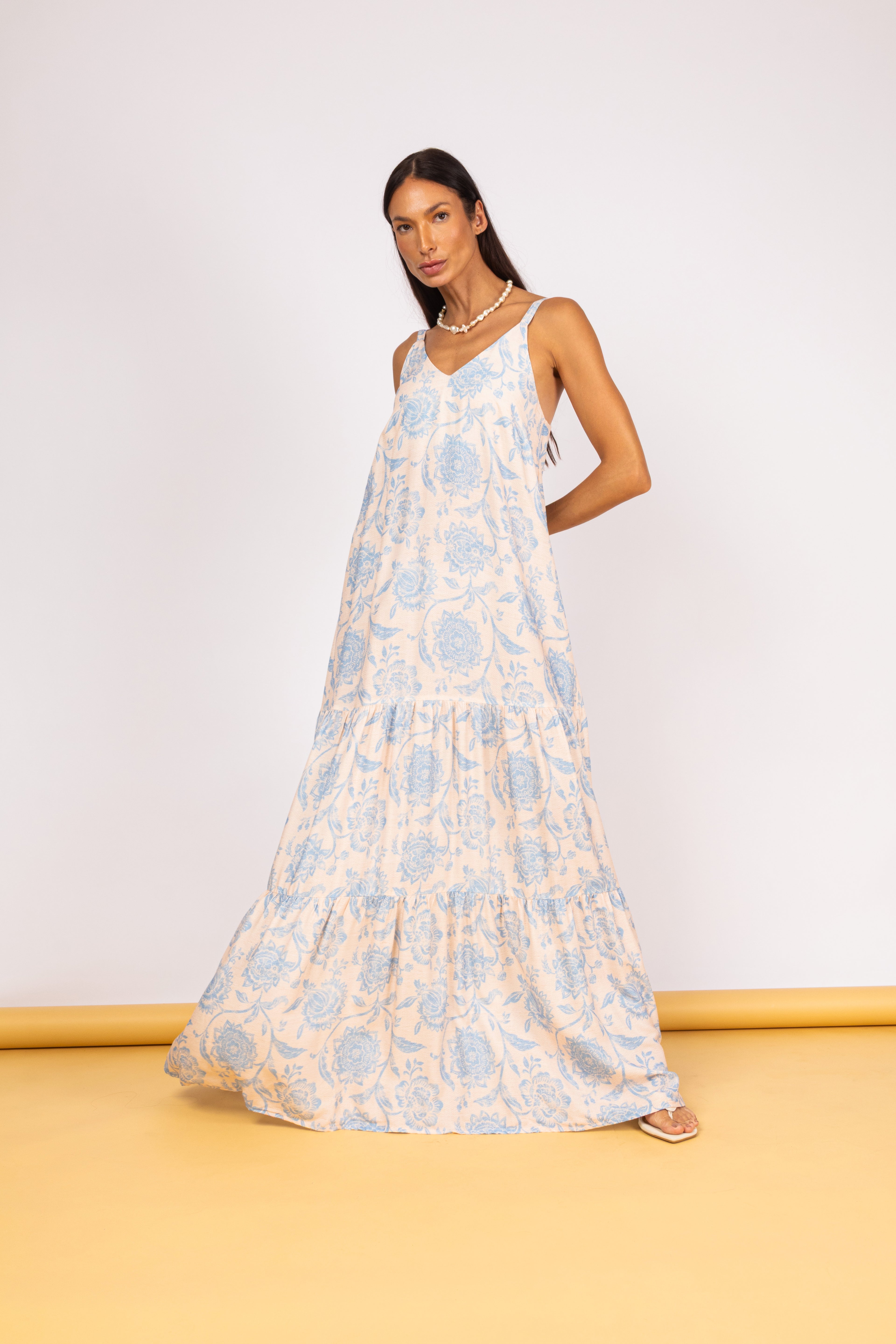 Vestido Longo Floral em Camadas