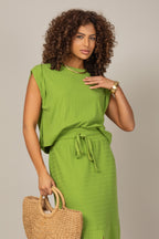 Conjunto saia midi com blusa em malha