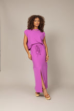 Conjunto saia midi com blusa em malha