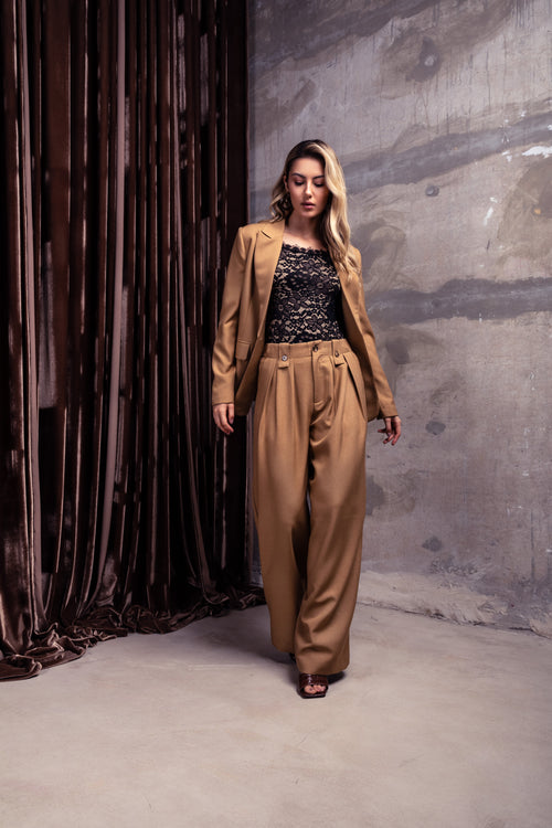 Calça alfaiataria com pregas