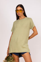 Blusa alongada com fenda