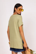 Blusa alongada com fenda