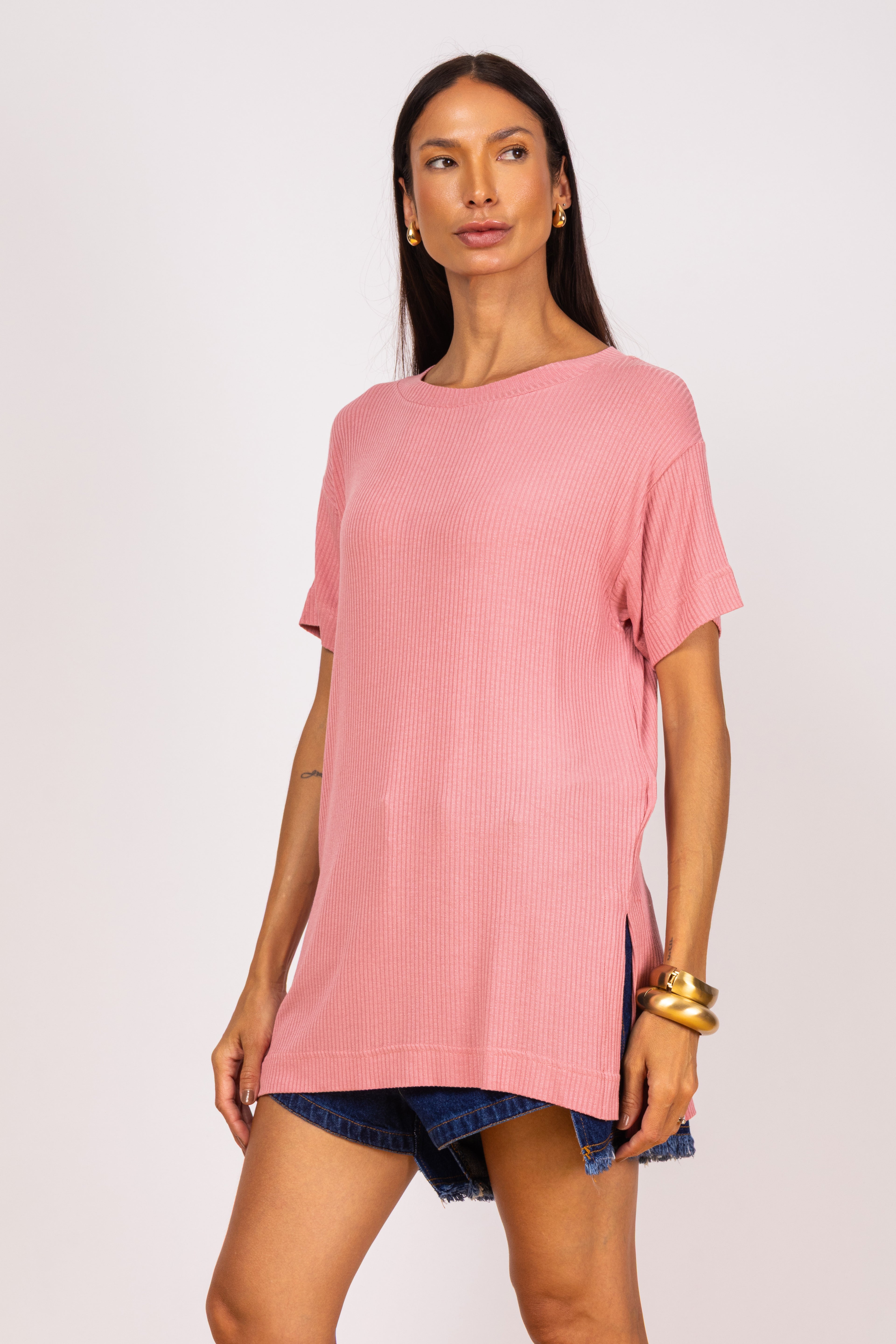 Blusa alongada com fenda