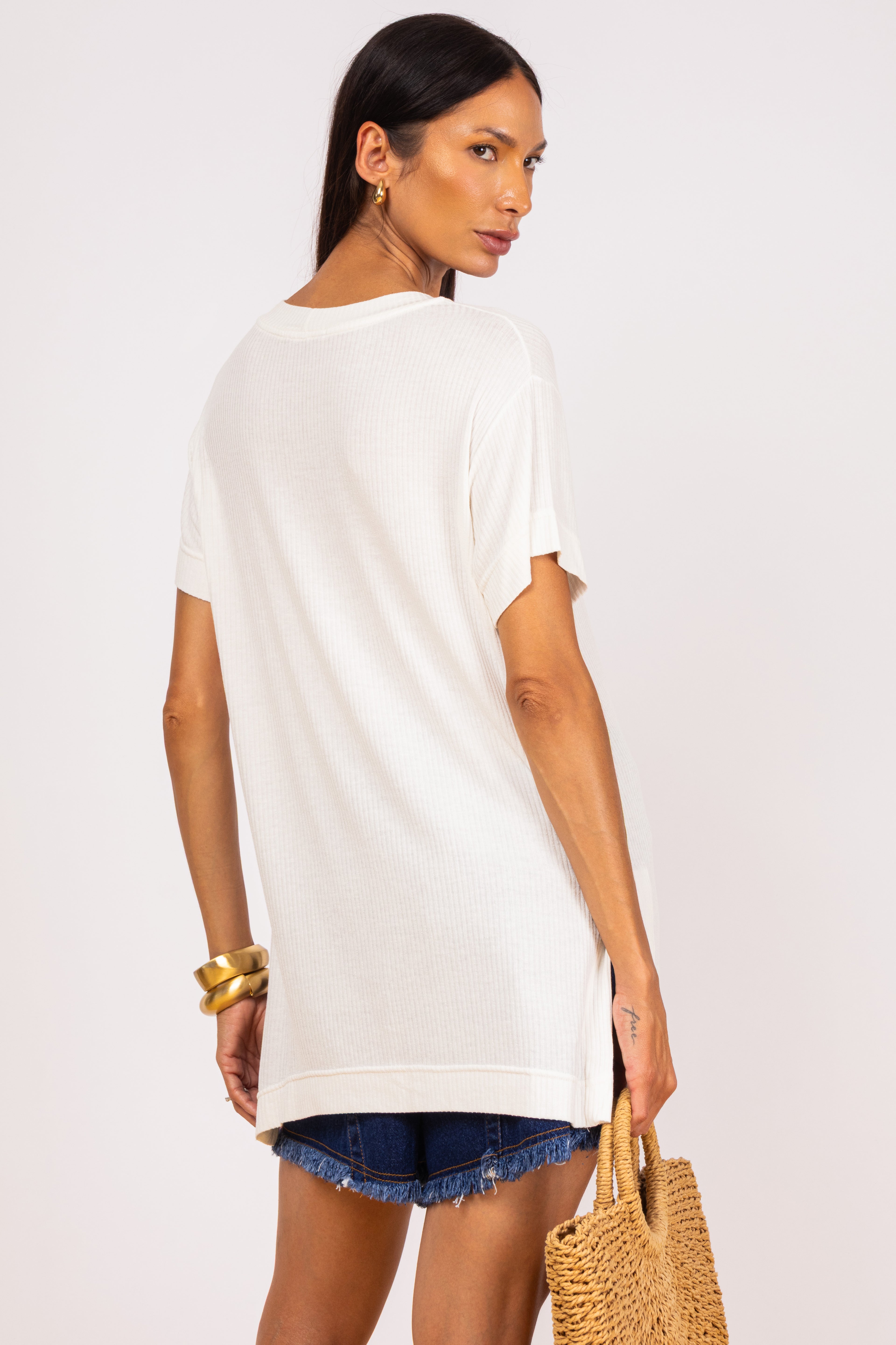 Blusa alongada com fenda