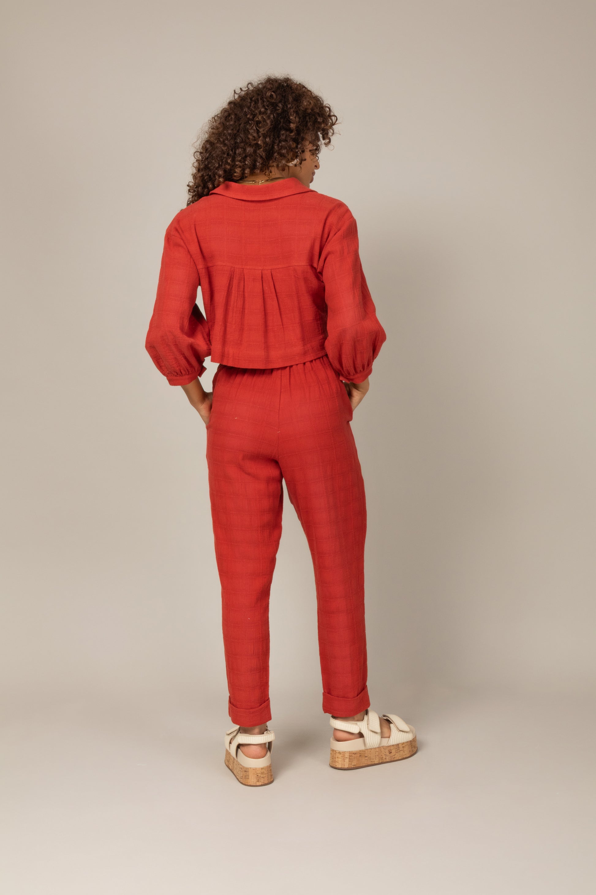 Conjunto leve em algodão de camiseta e calça