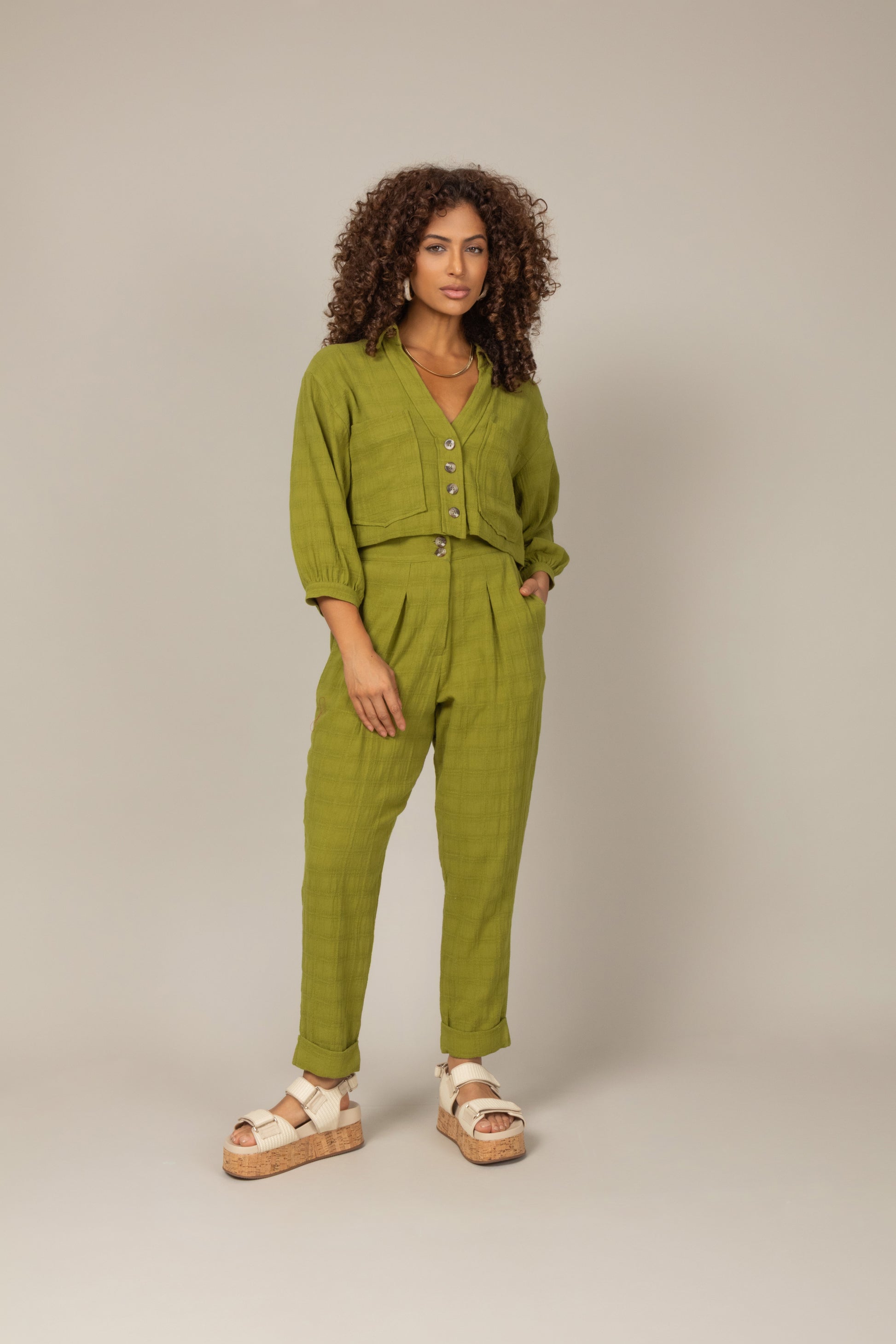 Conjunto leve em algodão de camiseta e calça