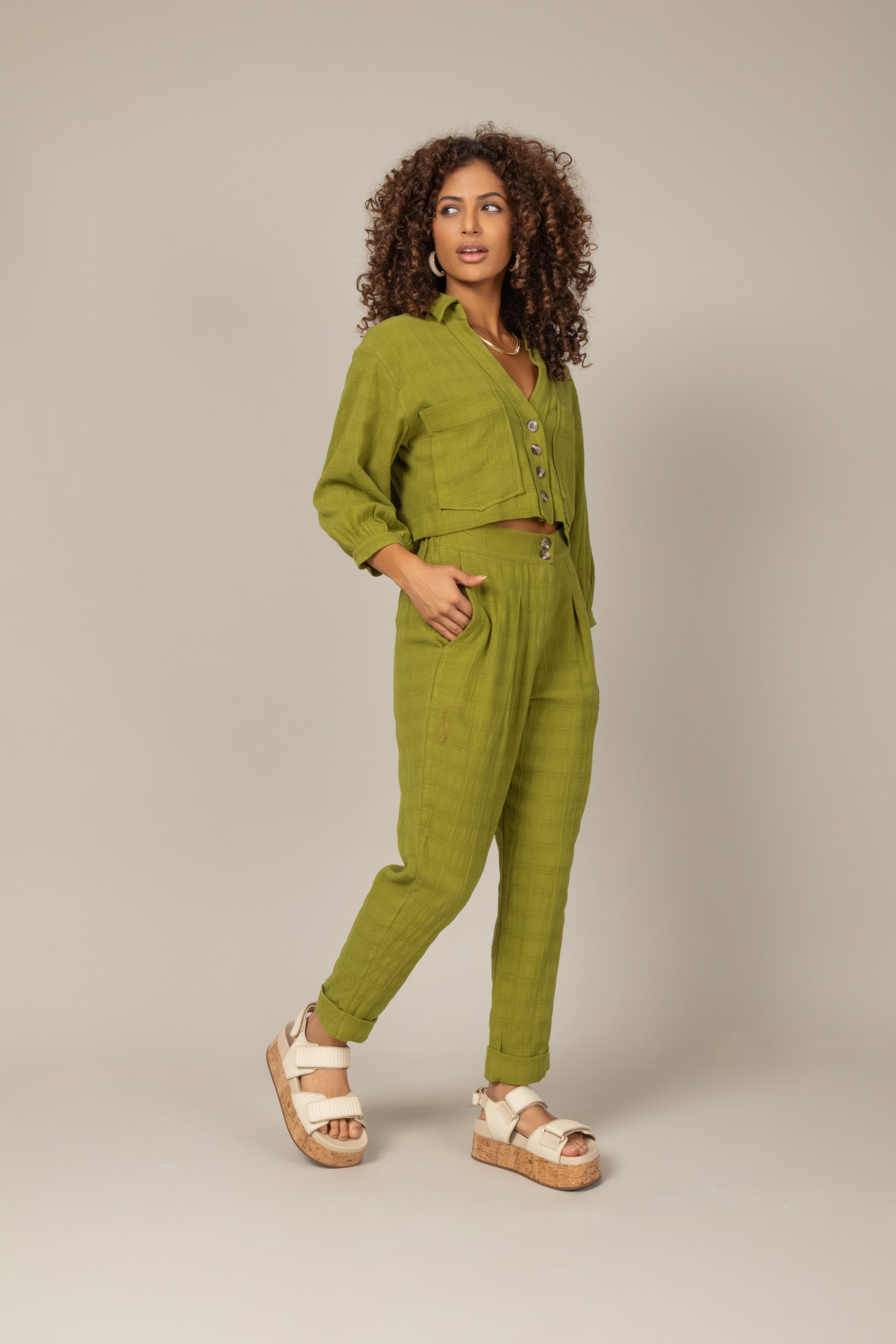 Conjunto leve em algodão de camiseta e calça