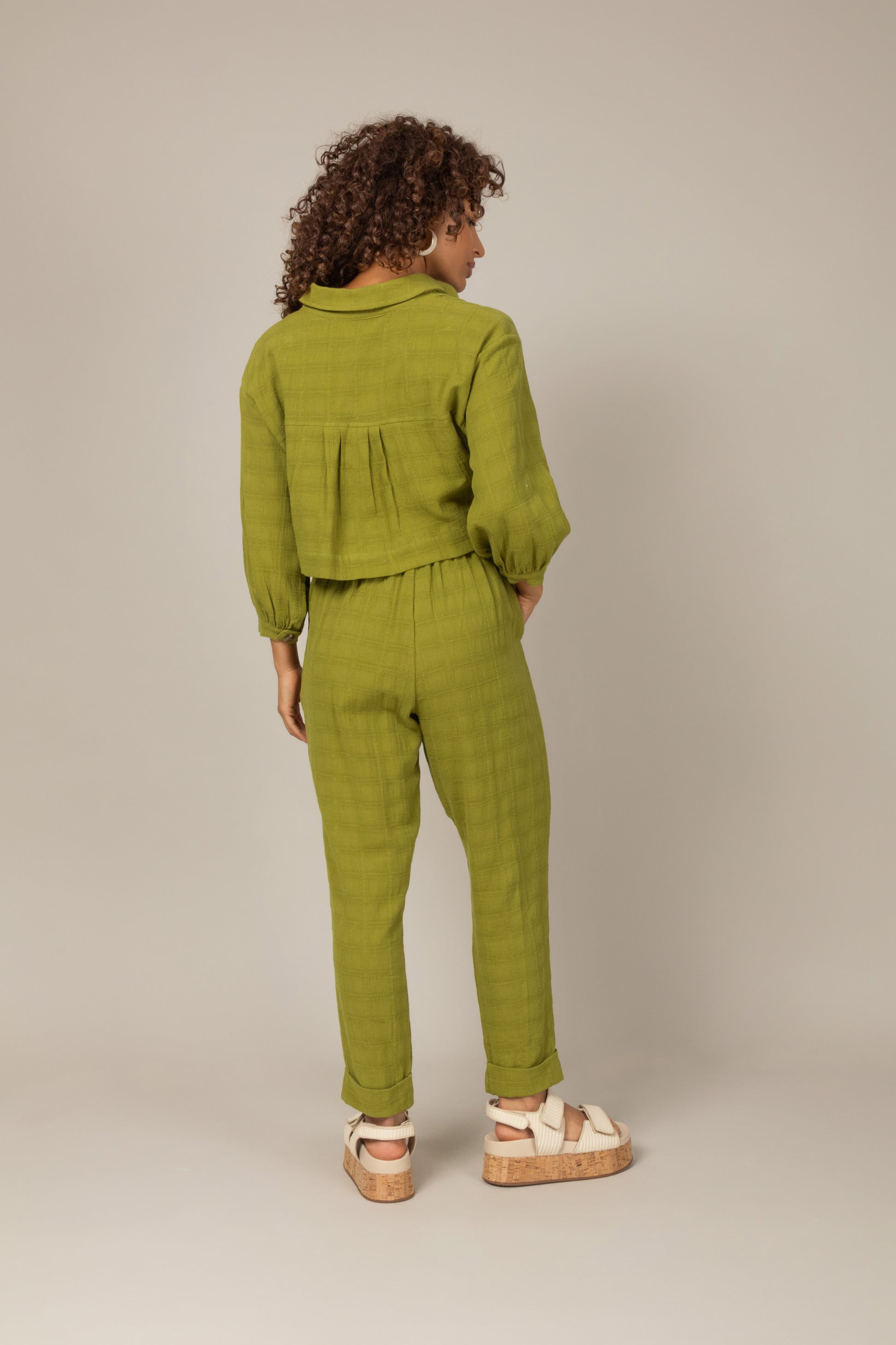 Conjunto leve em algodão de camiseta e calça