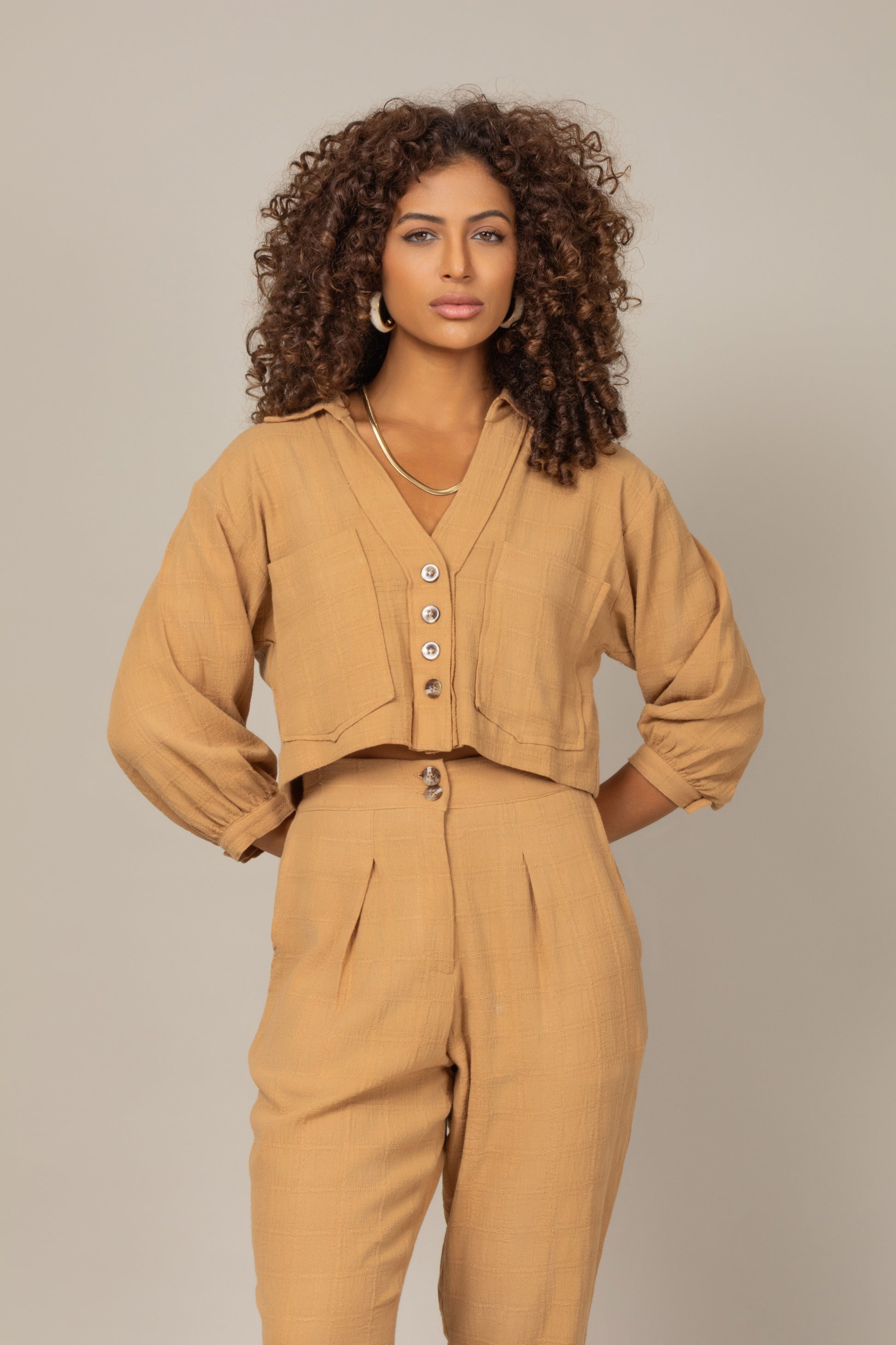 Conjunto leve em algodão de camiseta e calça
