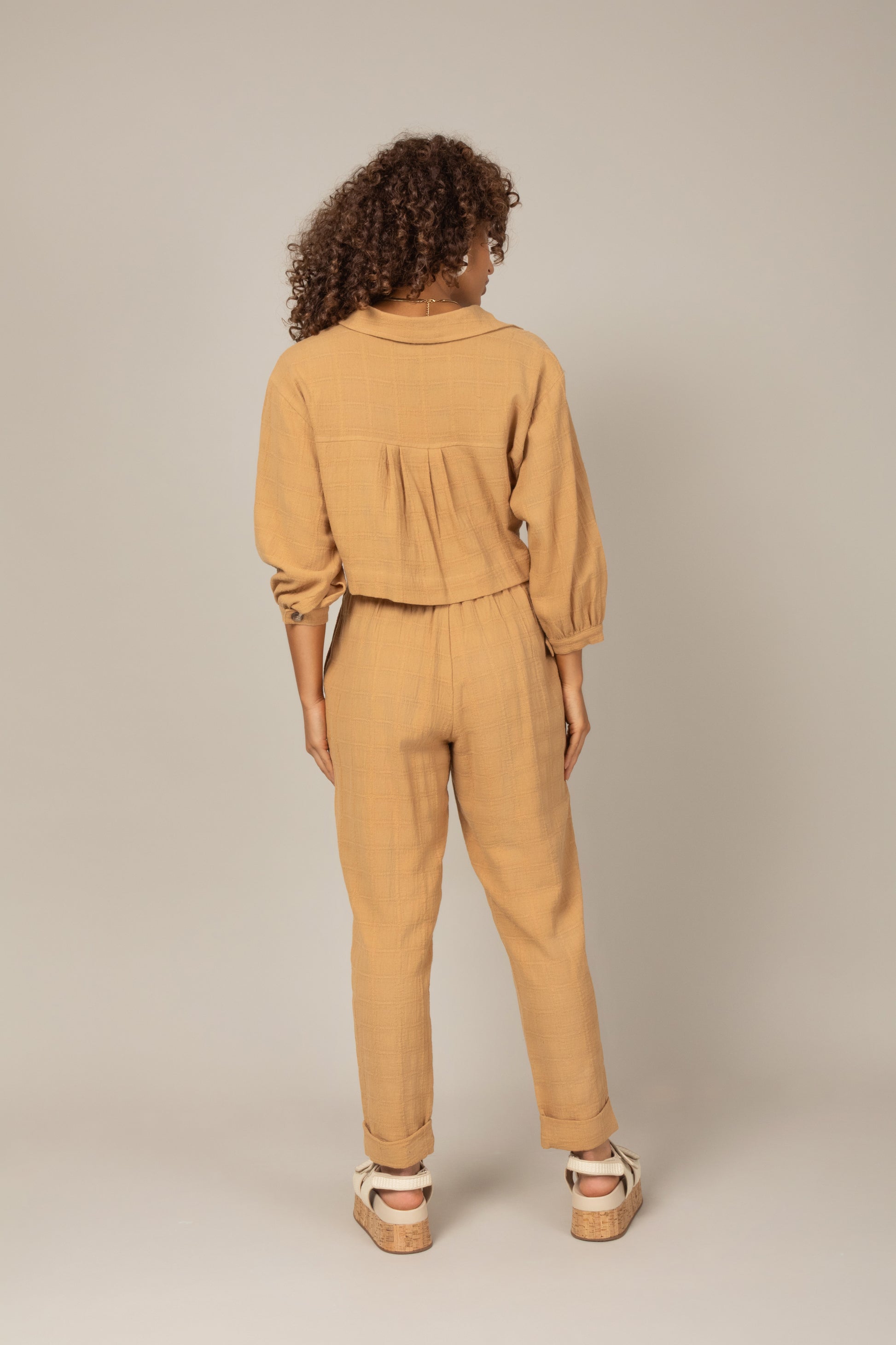 Conjunto leve em algodão de camiseta e calça
