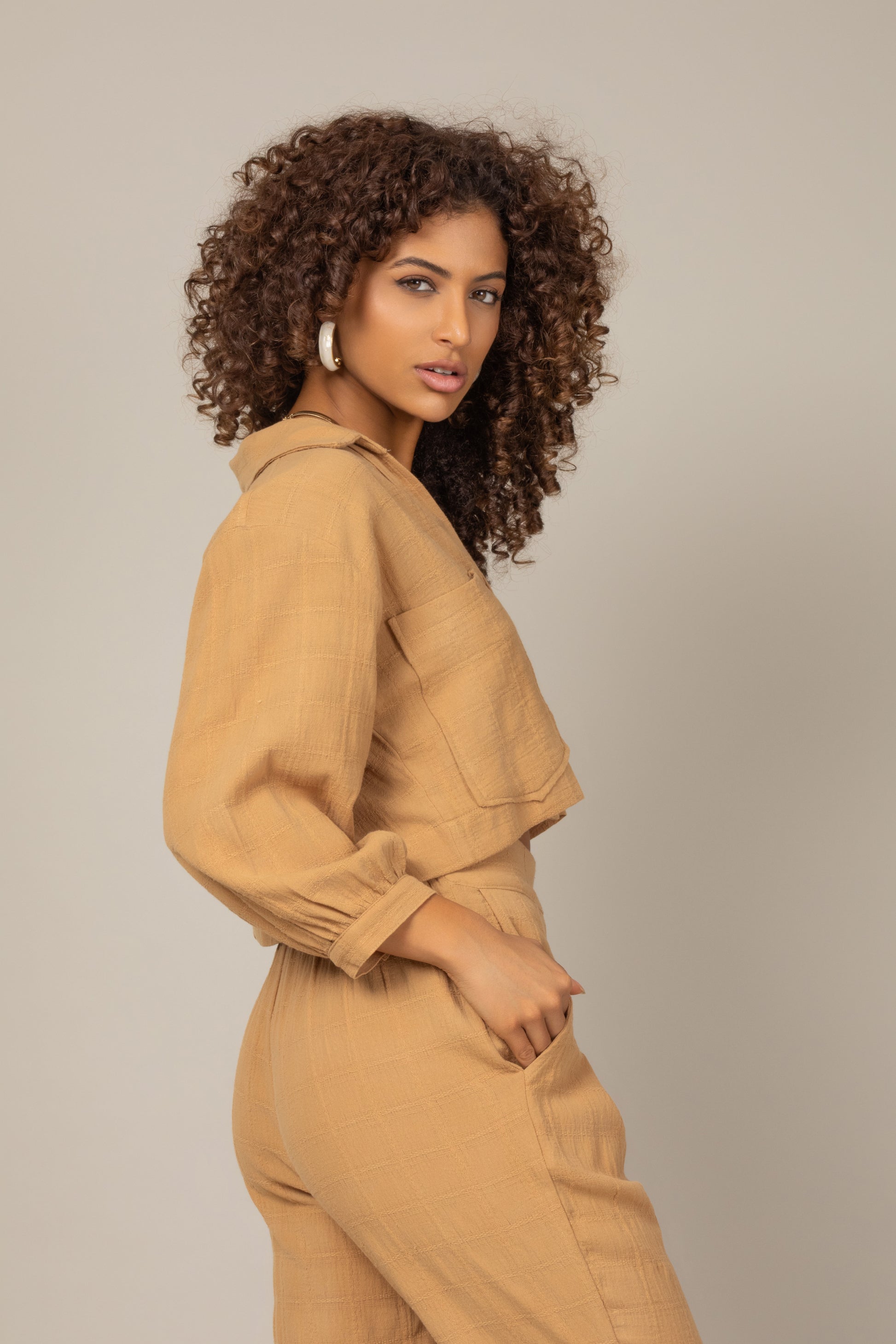 Conjunto leve em algodão de camiseta e calça