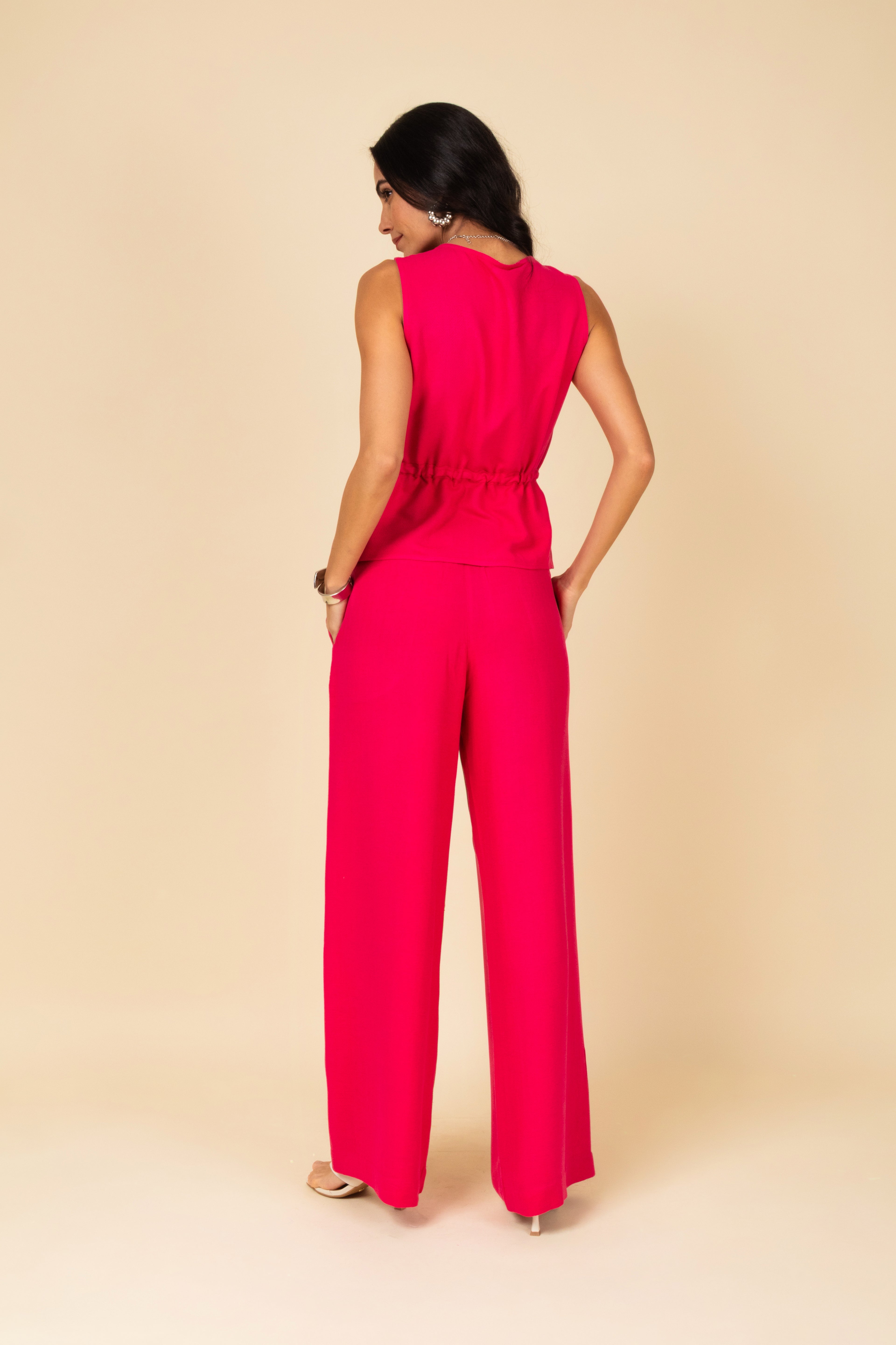 Conjunto com calça pantalona e blusa ajustável