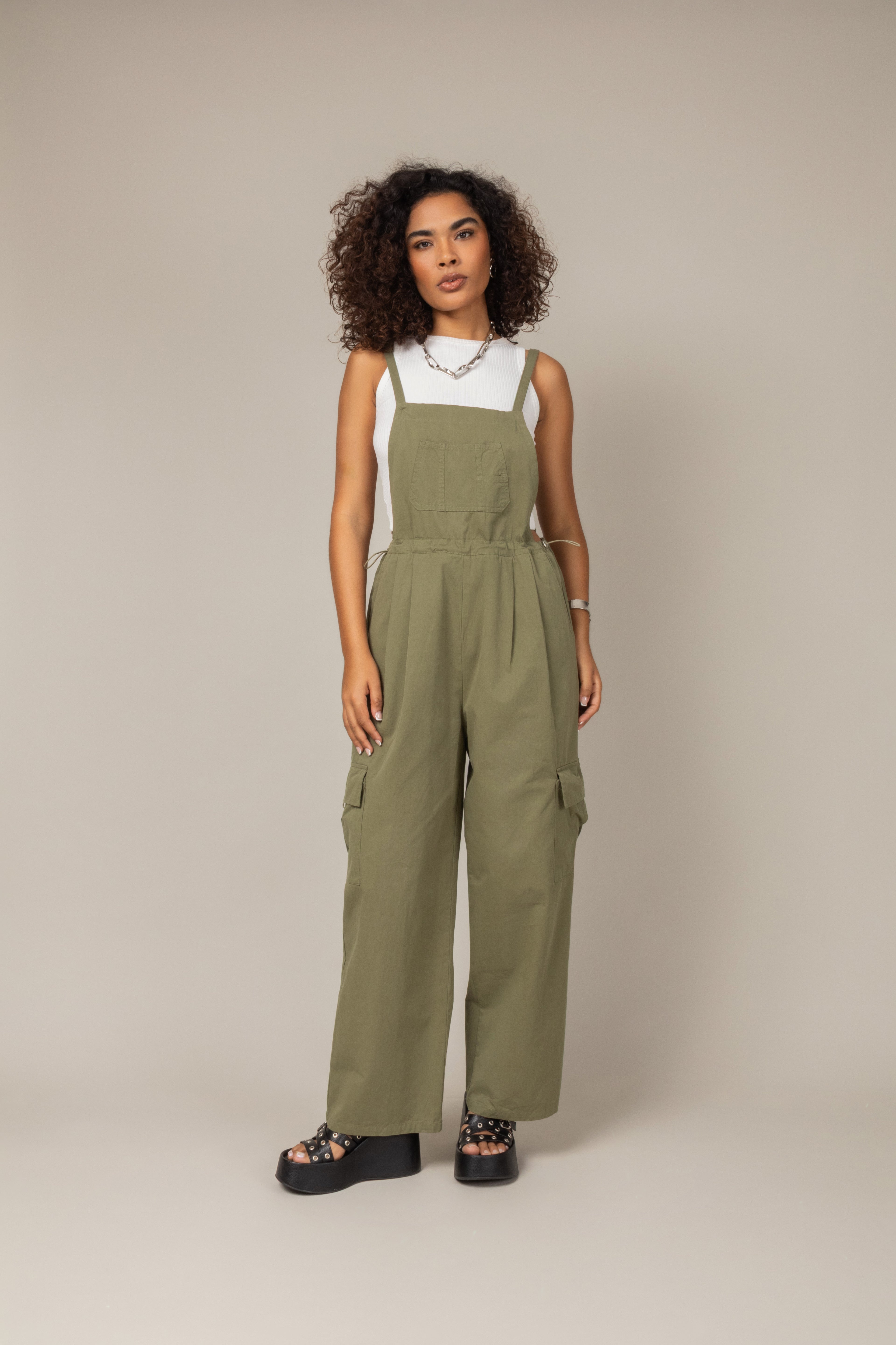 Jardineira com bolso cargo
