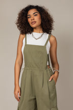 Jardineira com bolso cargo