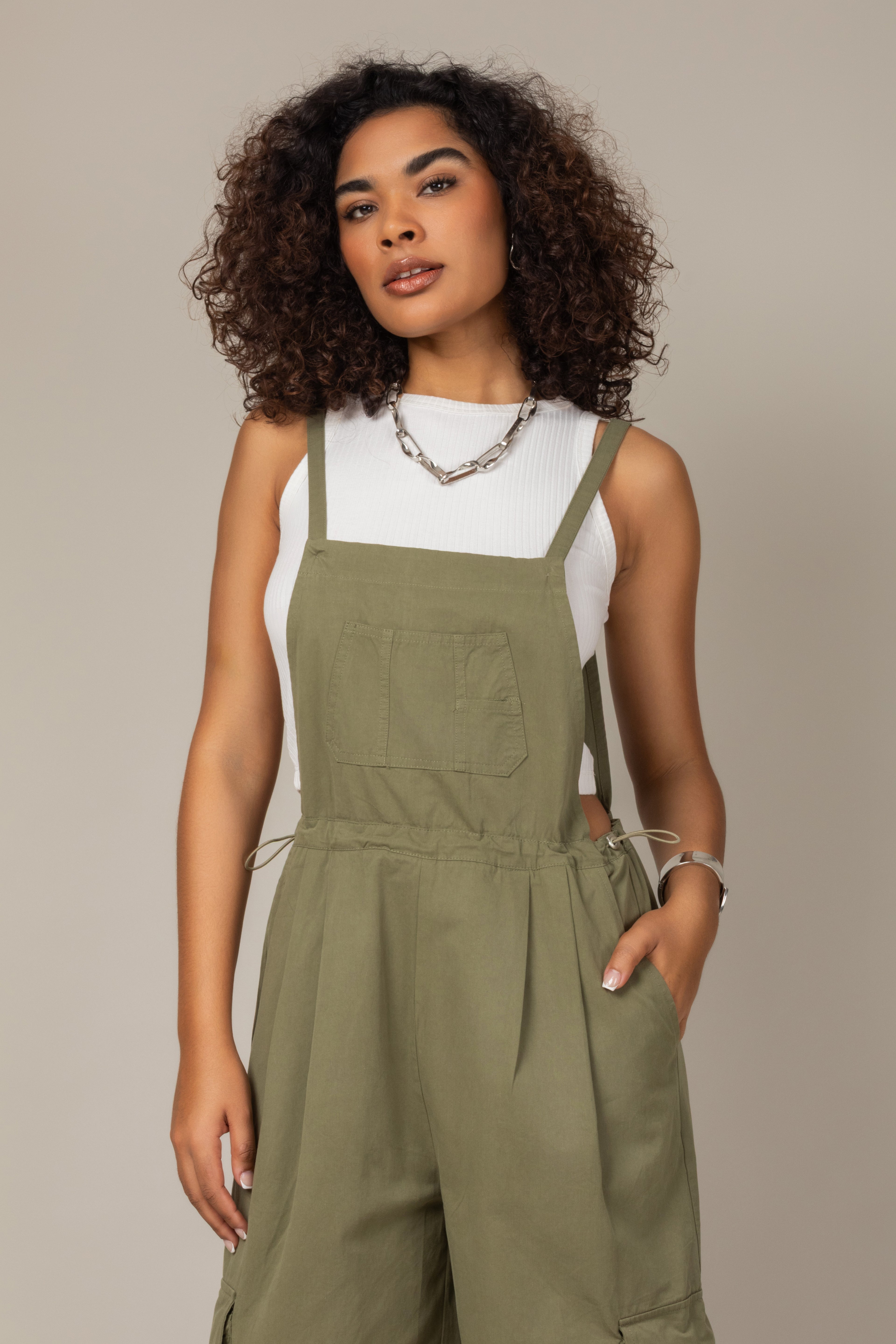 Jardineira com bolso cargo