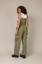 Jardineira com bolso cargo