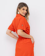 Vestido midi reto com mangas